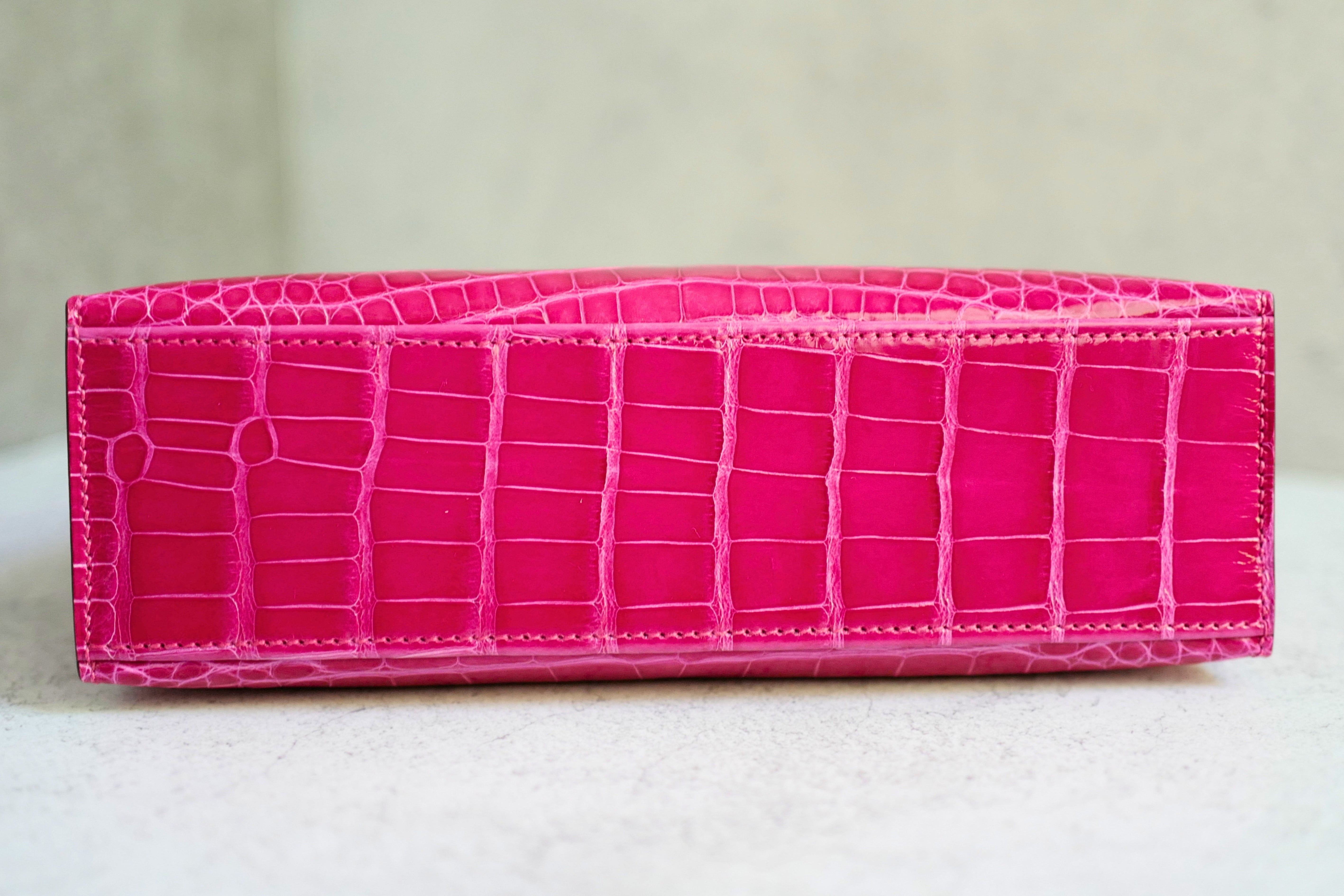 Hermès Kelly Mini Pochette Rose Mexico Alligator Mississippiensis Lisse PHW K Stamp