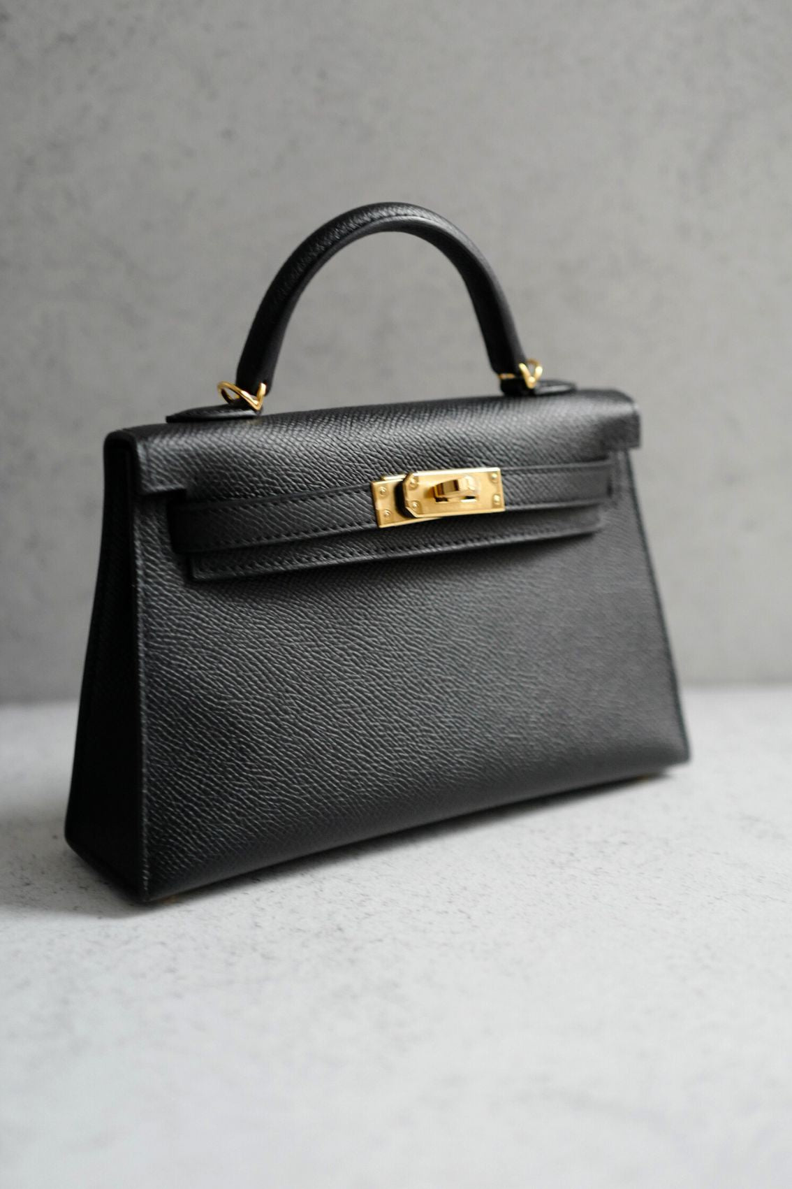 BNIB Hermès Mini Kelly 20 Black Epsom Leather with Gold Hardware Stamp W