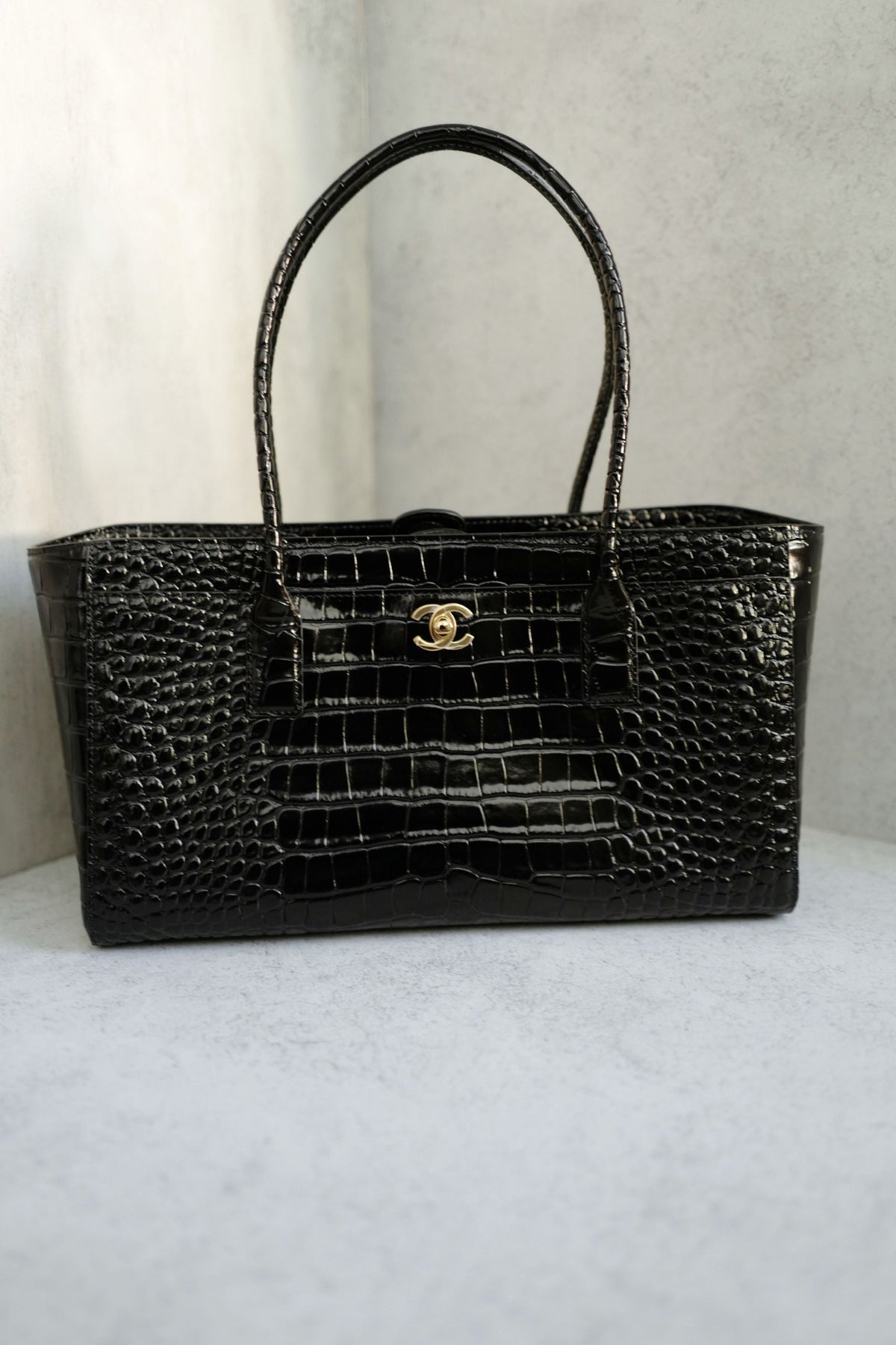 NEW Chanel 26K Matthieu Blazy's Small Tote Black Croc Embossed Calfskin GHW