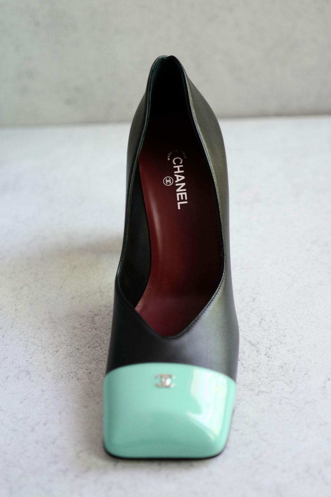 Chanel 26S Pumps Matthieu Blazy's Black/Green Lambskin Patent Calfskin Size 38c