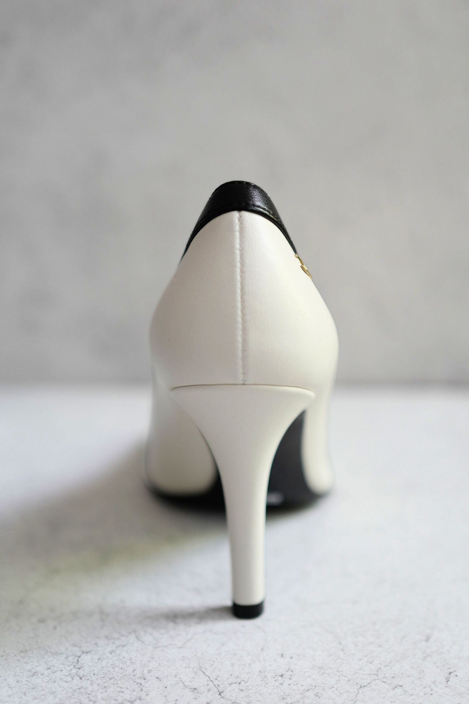 Chanel 26S Pumps Matthieu Blazy's White Lambskin Size 36.5c