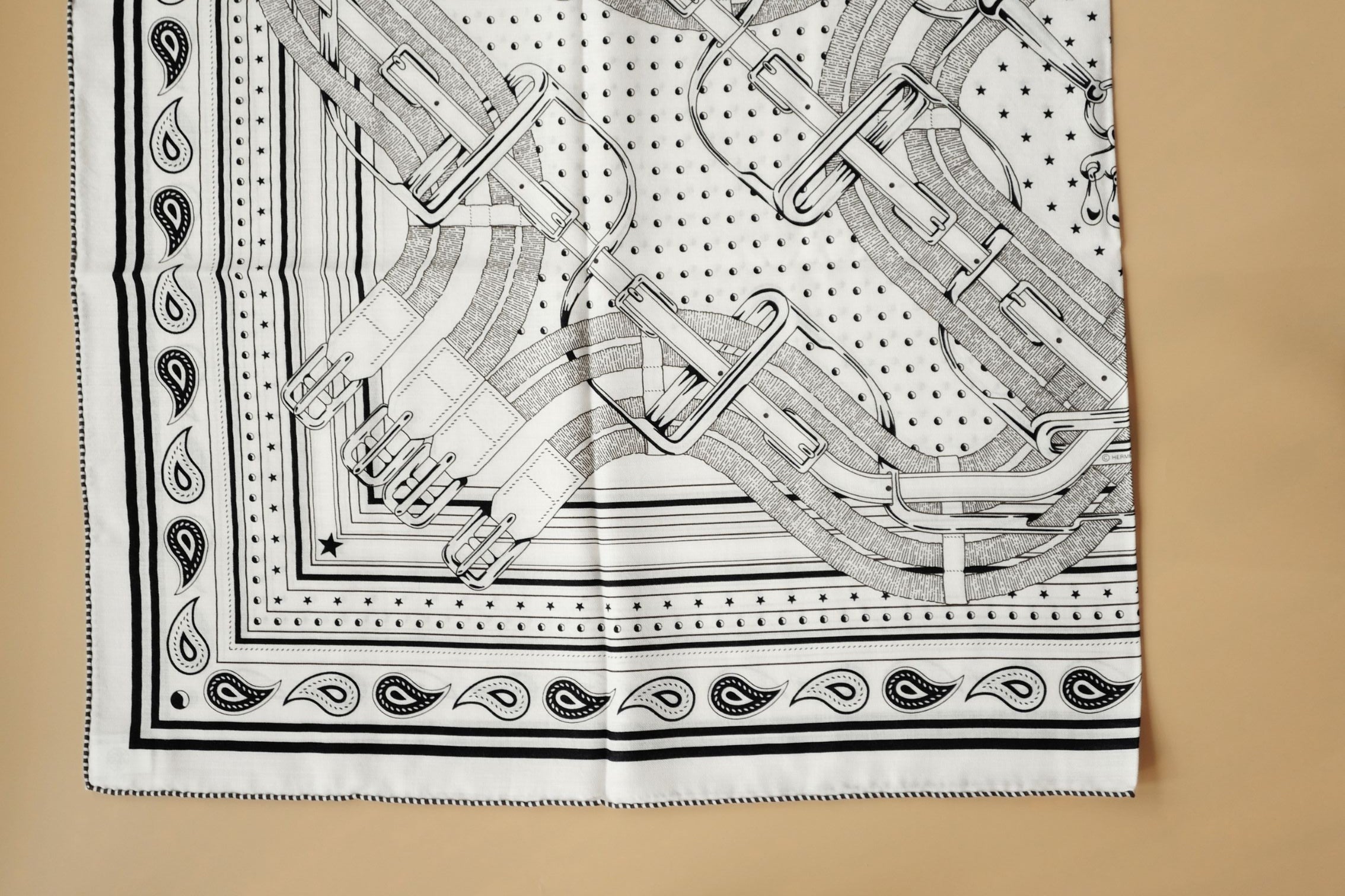 Hermès Mors a Jouets Bandana Shawl 140 Blanc/Bleu Marine/Ébène Cashmere Silk