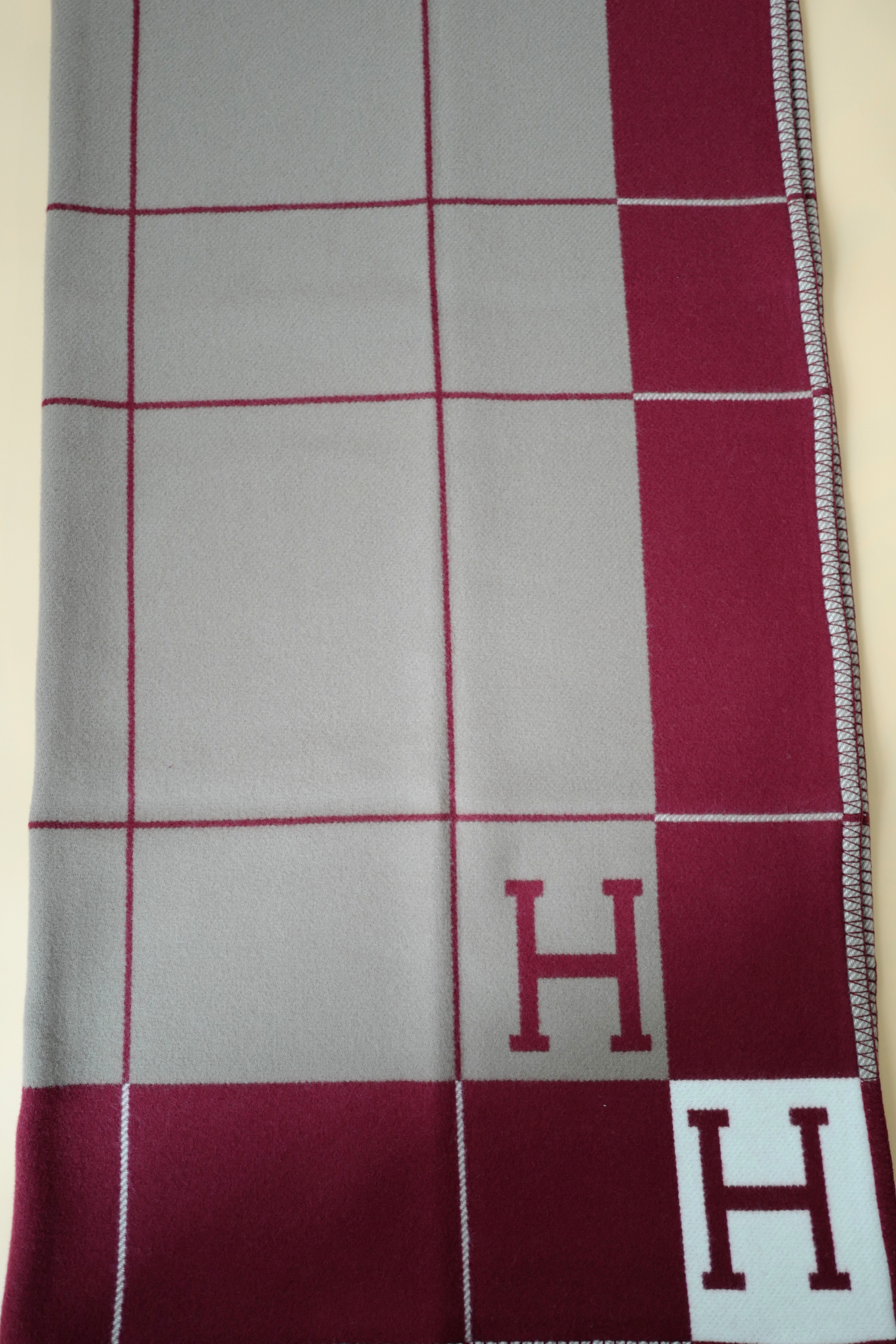 NEW HERMÈS Avalon III Throw Blanket Ecru / Rouge H Wool Cashmere