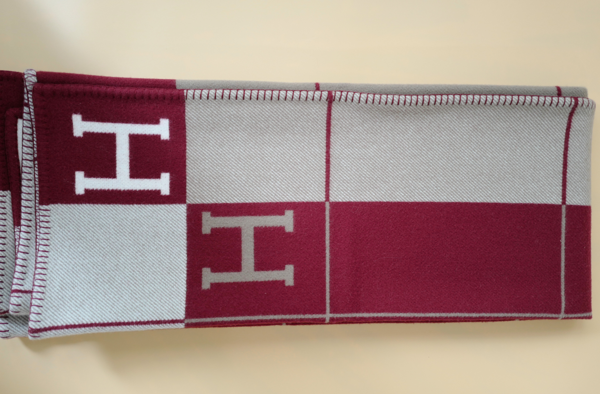 NEW HERMÈS Avalon III Throw Blanket Ecru / Rouge H Wool Cashmere