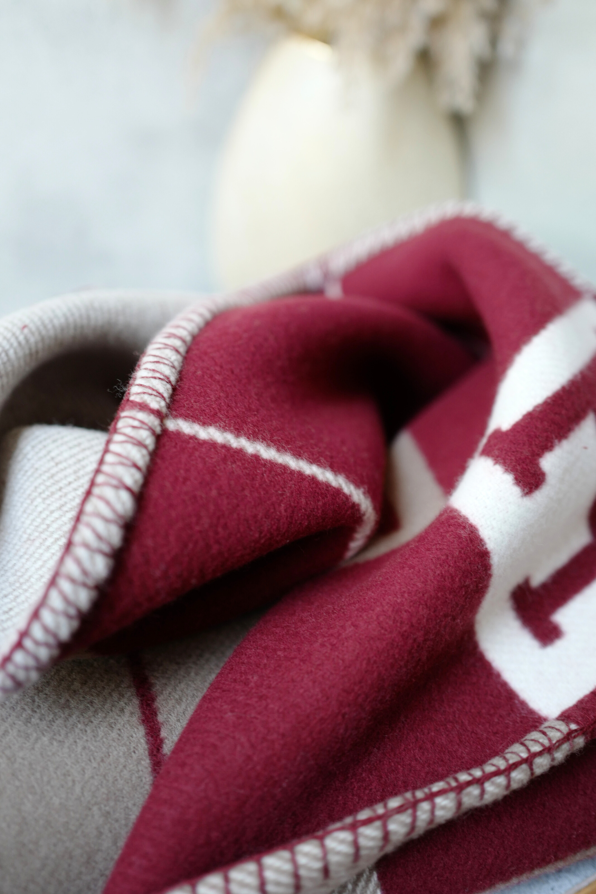 NEW HERMÈS Avalon III Throw Blanket Ecru / Rouge H Wool Cashmere