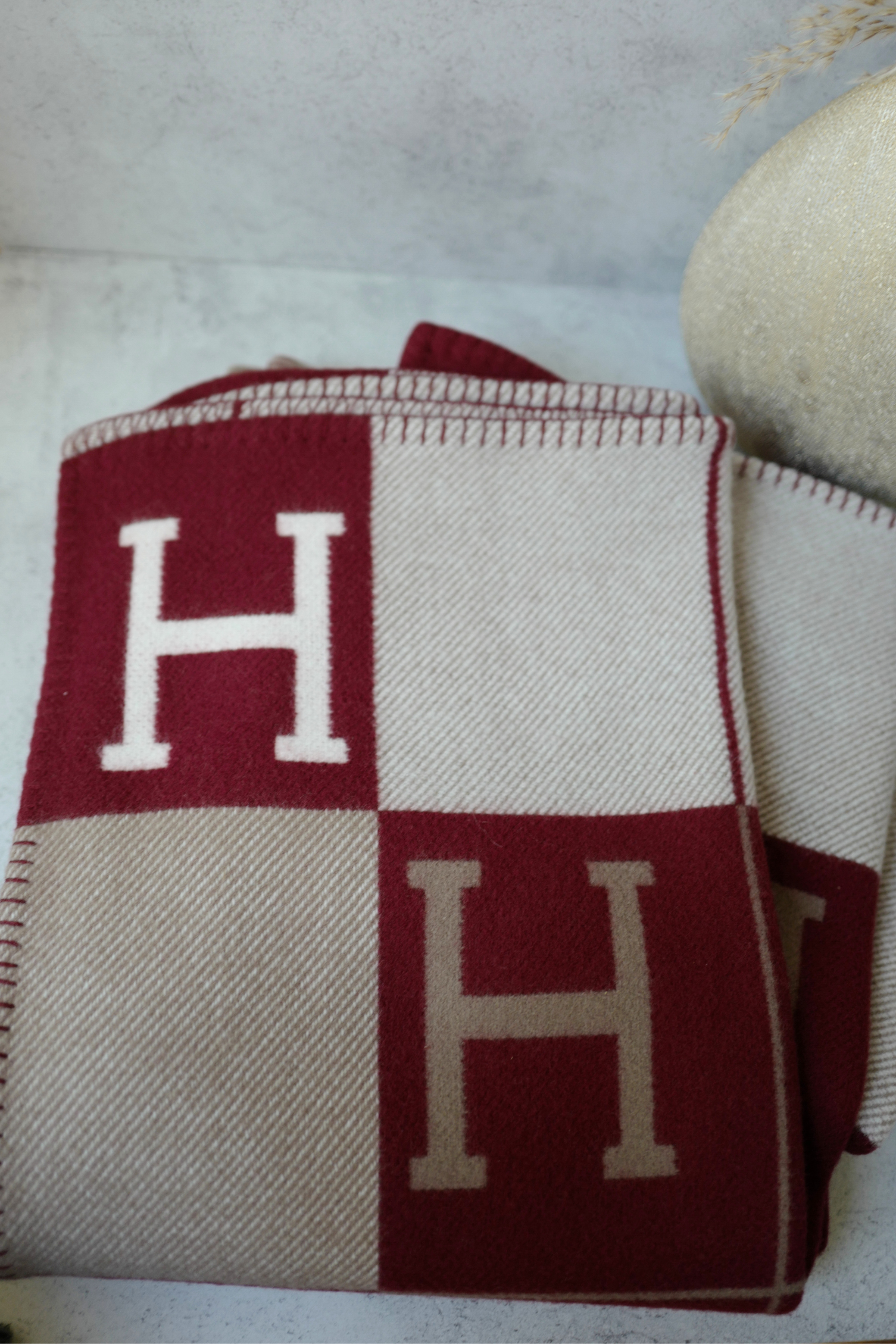 NEW HERMÈS Avalon III Throw Blanket Ecru / Rouge H Wool Cashmere