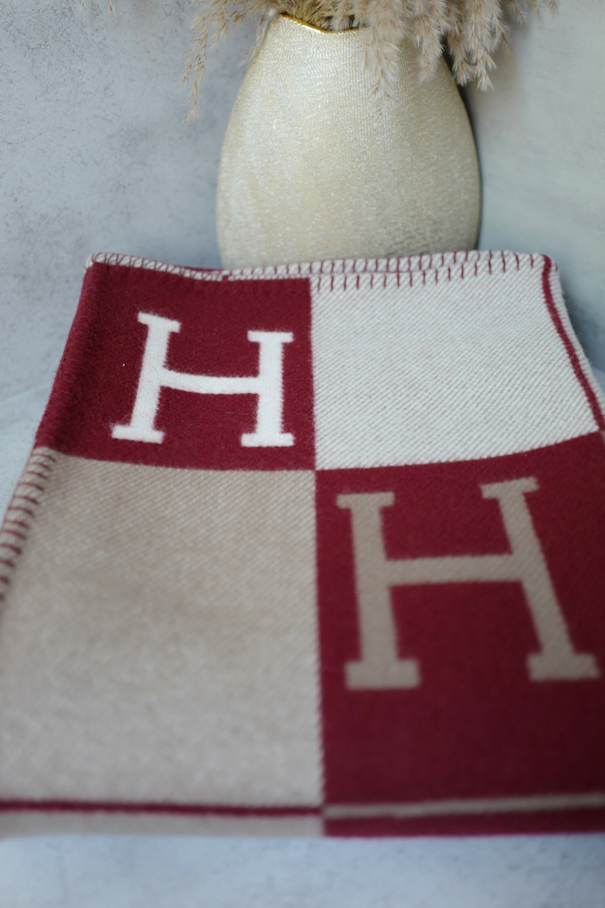 NEW HERMÈS Avalon III Throw Blanket Ecru / Rouge H Wool Cashmere
