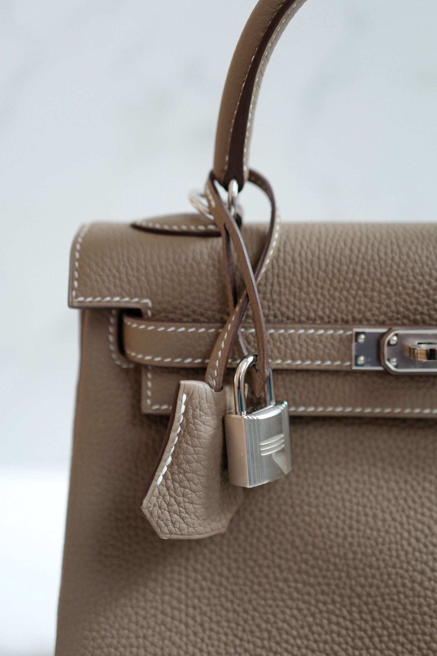 BNIB Hermes Kelly 25 Etoupe Togo Palladium Hardware G Stamp 2026