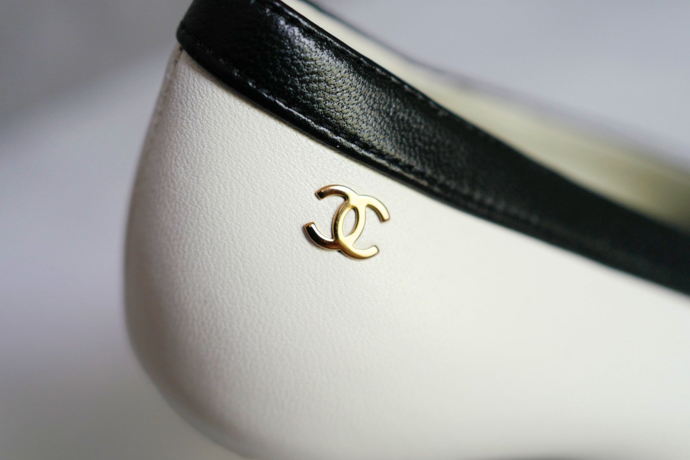 Chanel 26S Pumps Matthieu Blazy's White Lambskin Size 36.5c
