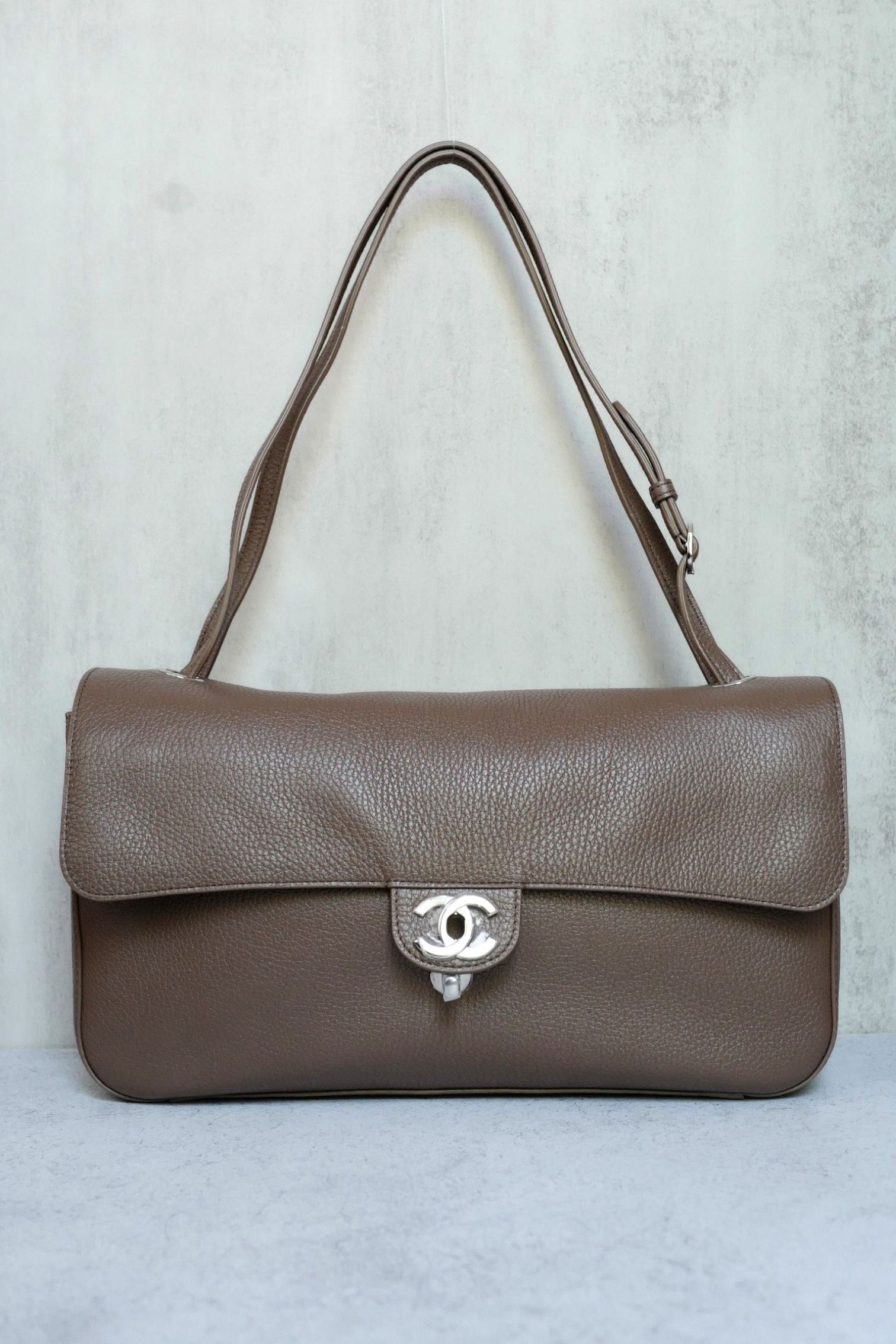 Chanel 26S Matthieu Blazy Maxi 32 Flapbag Light Brown Grained Calfskin Silver HW