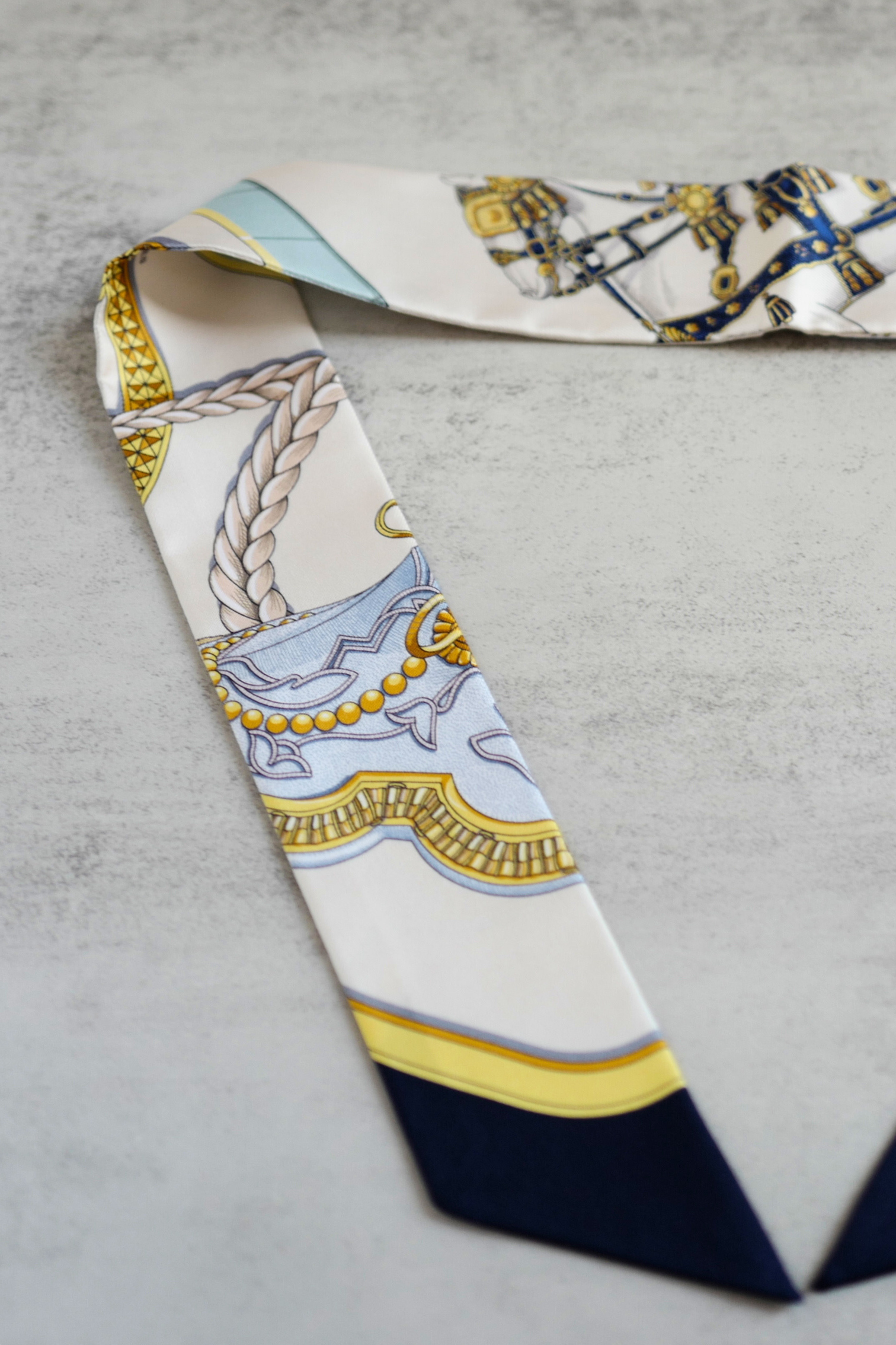 Hermès Twilly Grand Apparat Scarf Ivoire Marine Rose 100% Silk Twill