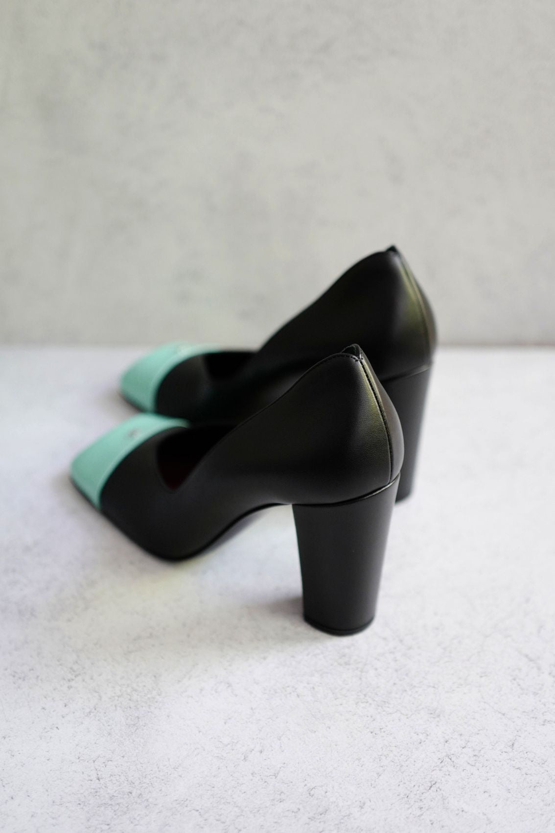 Chanel 26S Pumps Matthieu Blazy's Black/Green Lambskin Patent Calfskin Size 38c