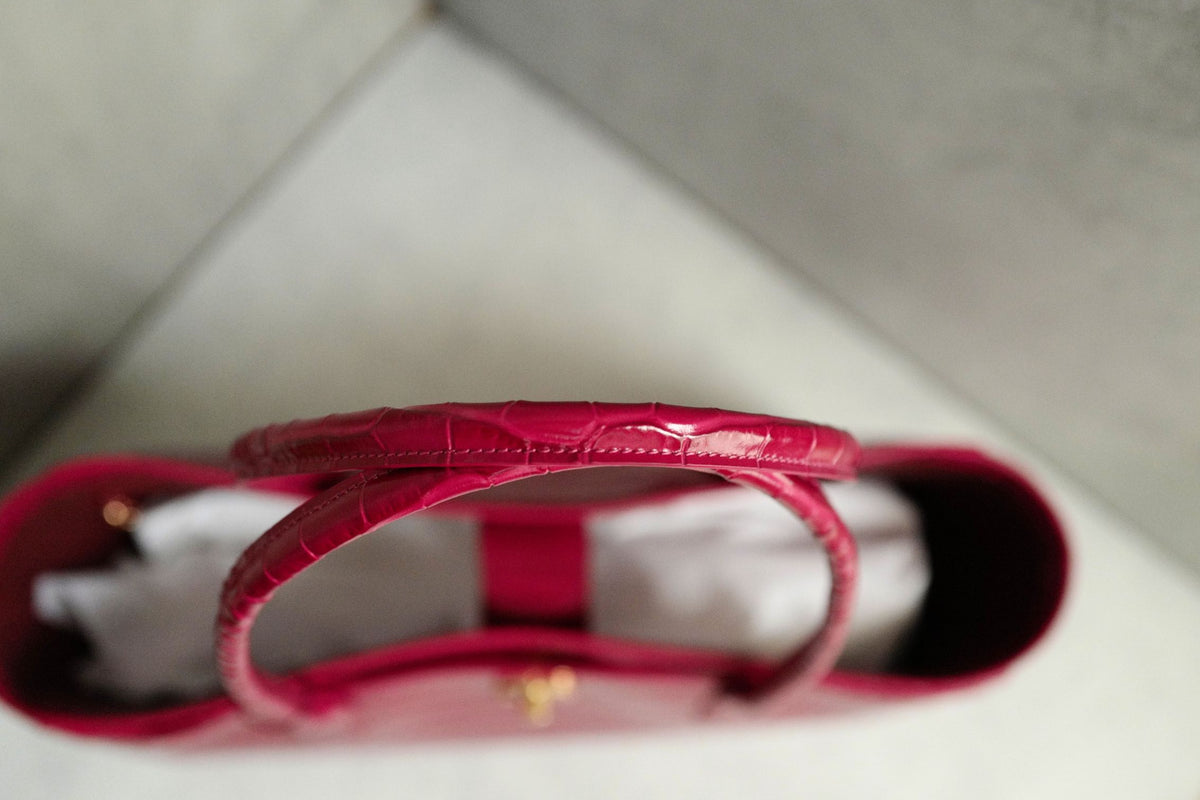 NEW Chanel 26K Matthieu Blazy's Small Tote Fuchsia Croc Embossed Calfskin GHW