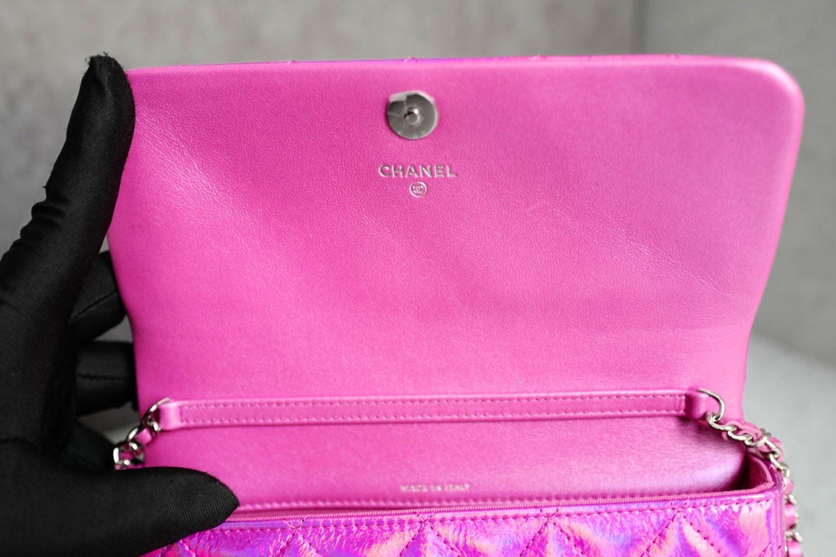 NEW Chanel Wallet on Chain Iridescent Mirror Goatskin Silver Fuchsia Cruise 24C