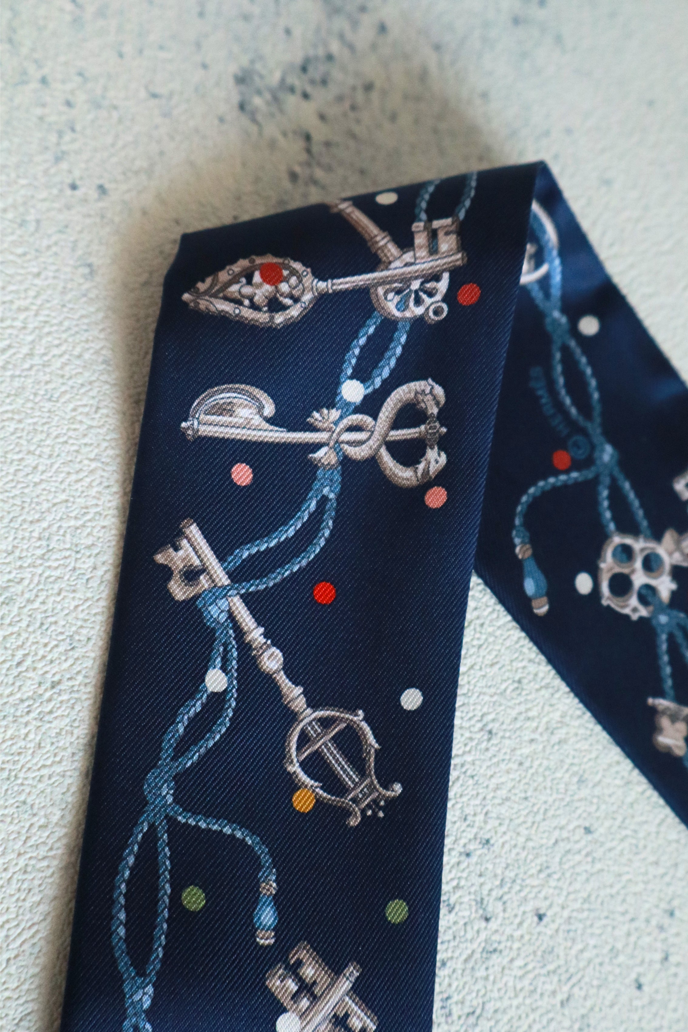 Hermes Twilly Les Cles a Pois Leather Fringes Bleu Marine/Gris Argent/Multicolor