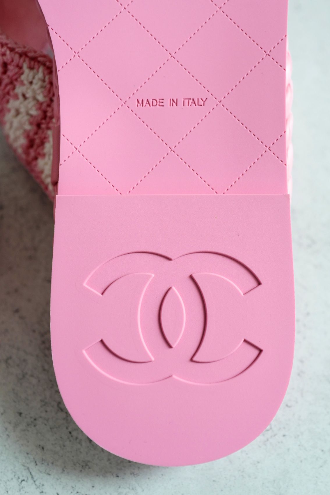BNIB Chanel 24M Coco Neige beach Collection Pink Crochet Thong Sandal 38 NEW