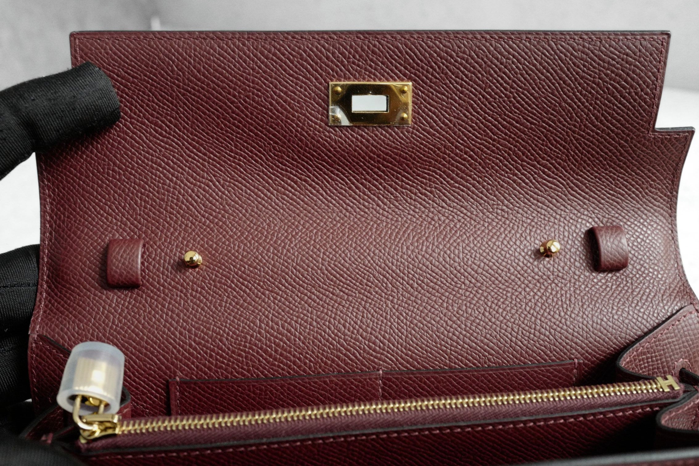 Hermès Kelly Classique To Go Wallet Rouge H Epsom Calfskin GHW G Stamp