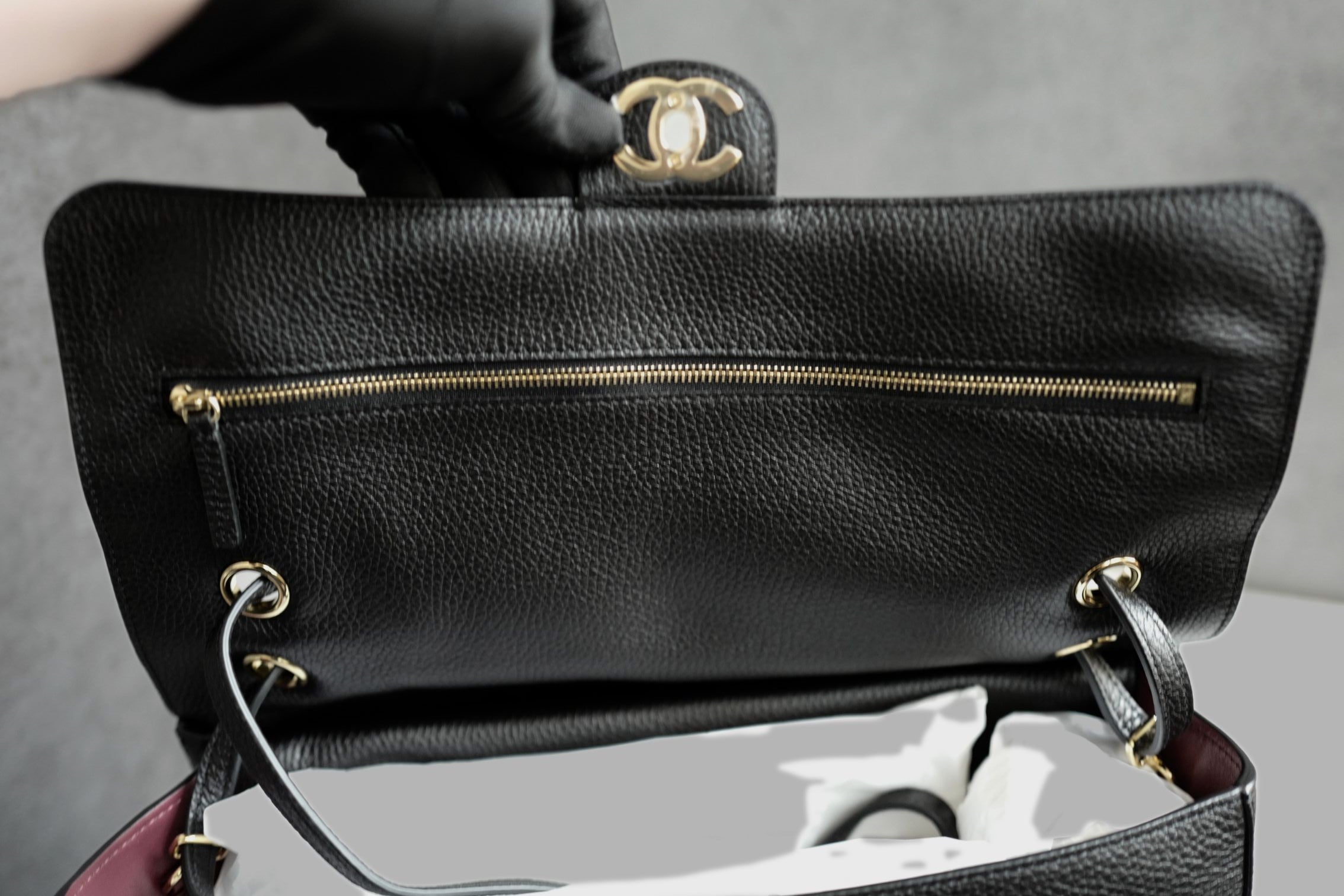 Chanel 26S Maxi 32 Flapbag "Matthieu Blazy" Black Grained Calfskin Gold Hardware