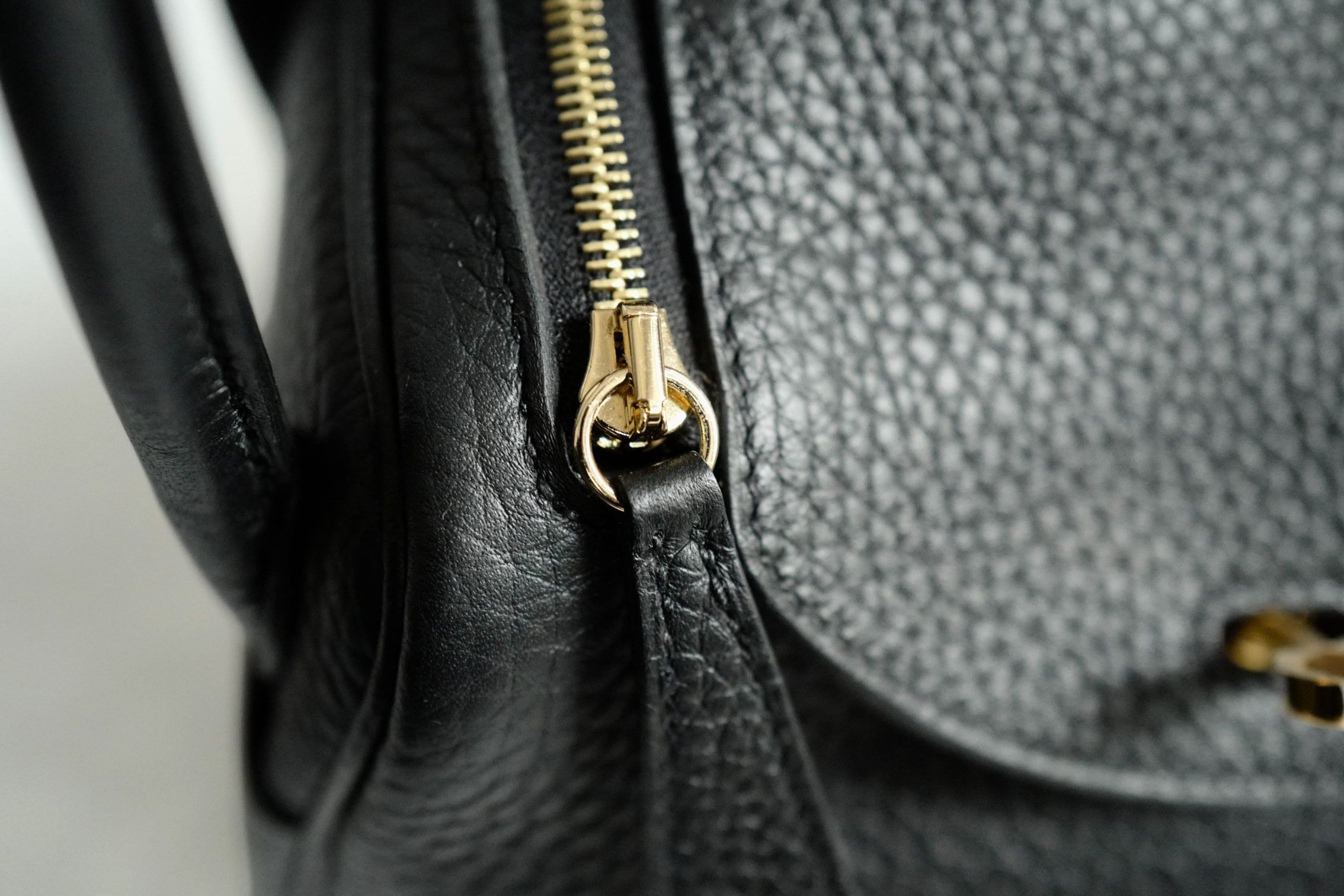 Brand New Hermès Mini Lindy Black Noir Clemence Gold Hardware U 2023