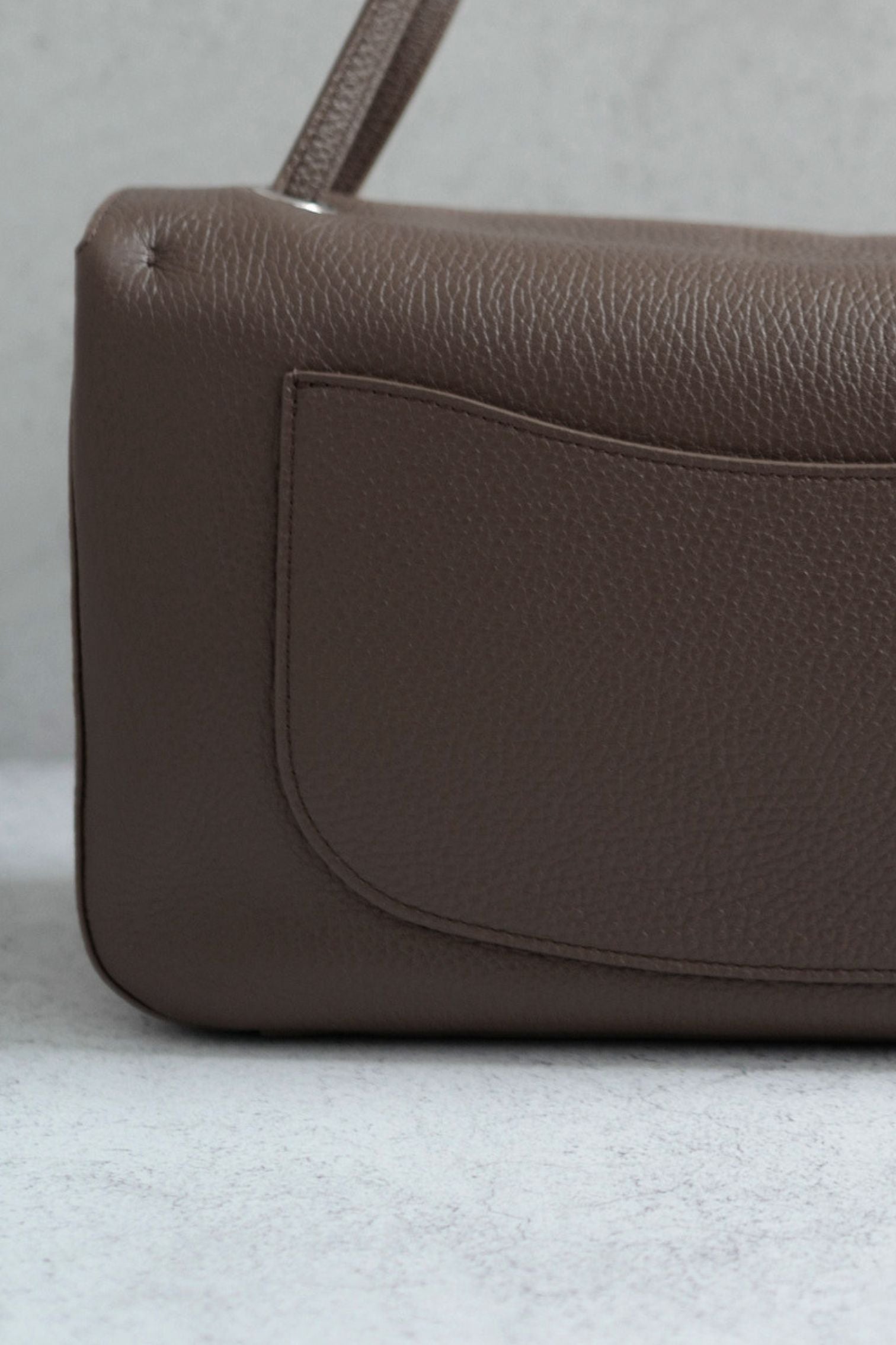 Chanel 26S Matthieu Blazy Maxi 32 Flapbag Light Brown Grained Calfskin Silver HW