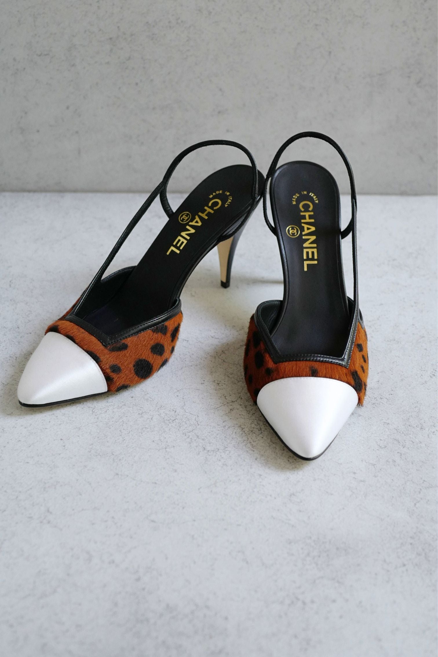 Chanel 26A Métiers d’Art Slingback Heels Brown/Black/White Leopard size 37.5