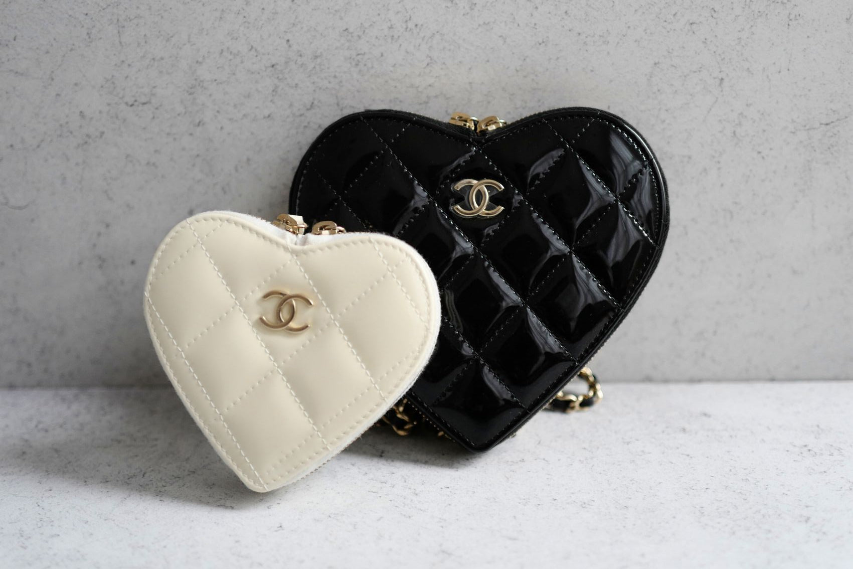 本物⭕️シャネル⭕️ 23P ココマーク ハート バレッタ ゴールド 箱付プレゼント CHANEL 23P Patent Calfskin Quilted CC Heart Clutch With Gold Hardware