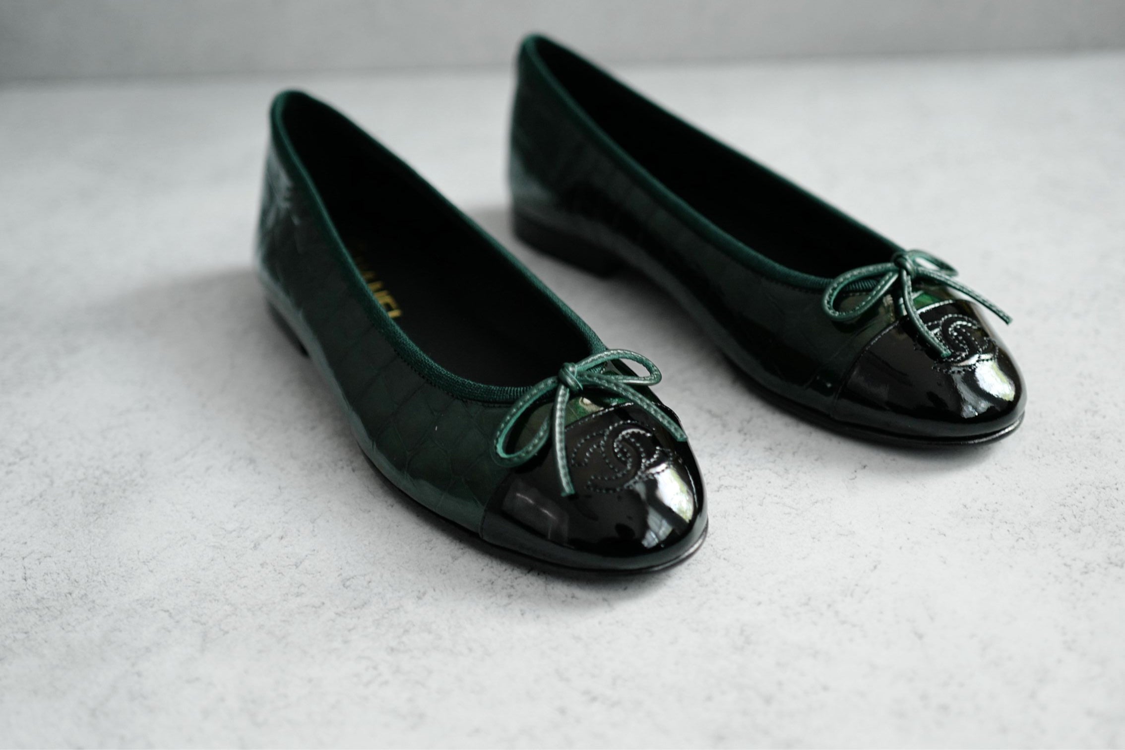 Chanel 26A Matthieu Blazy Ballet Flats Croc Patent Calfskin Dark Green Black 37