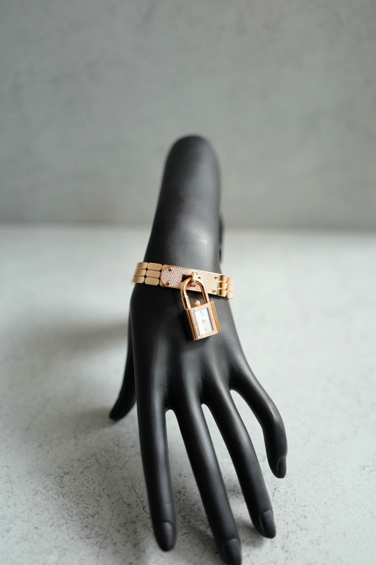 BNIB Hermes Mini Kelly Watch Rose Gold 16 mm With Diamond Set Over $40K Retail