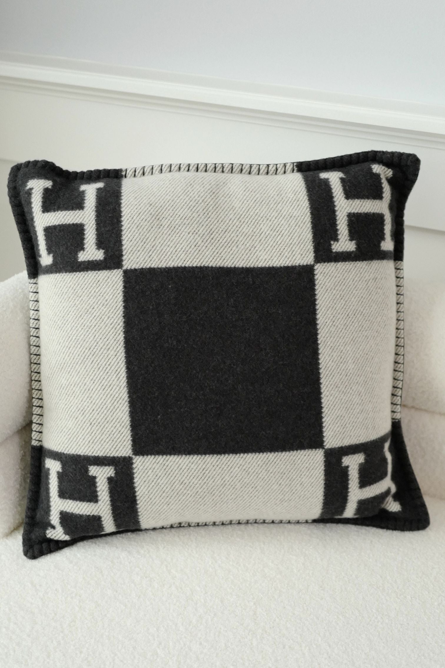 NEW Hermes Avalon Pillow  Small Model Ecru Gris Foncé Jacquard Wool Cashmere