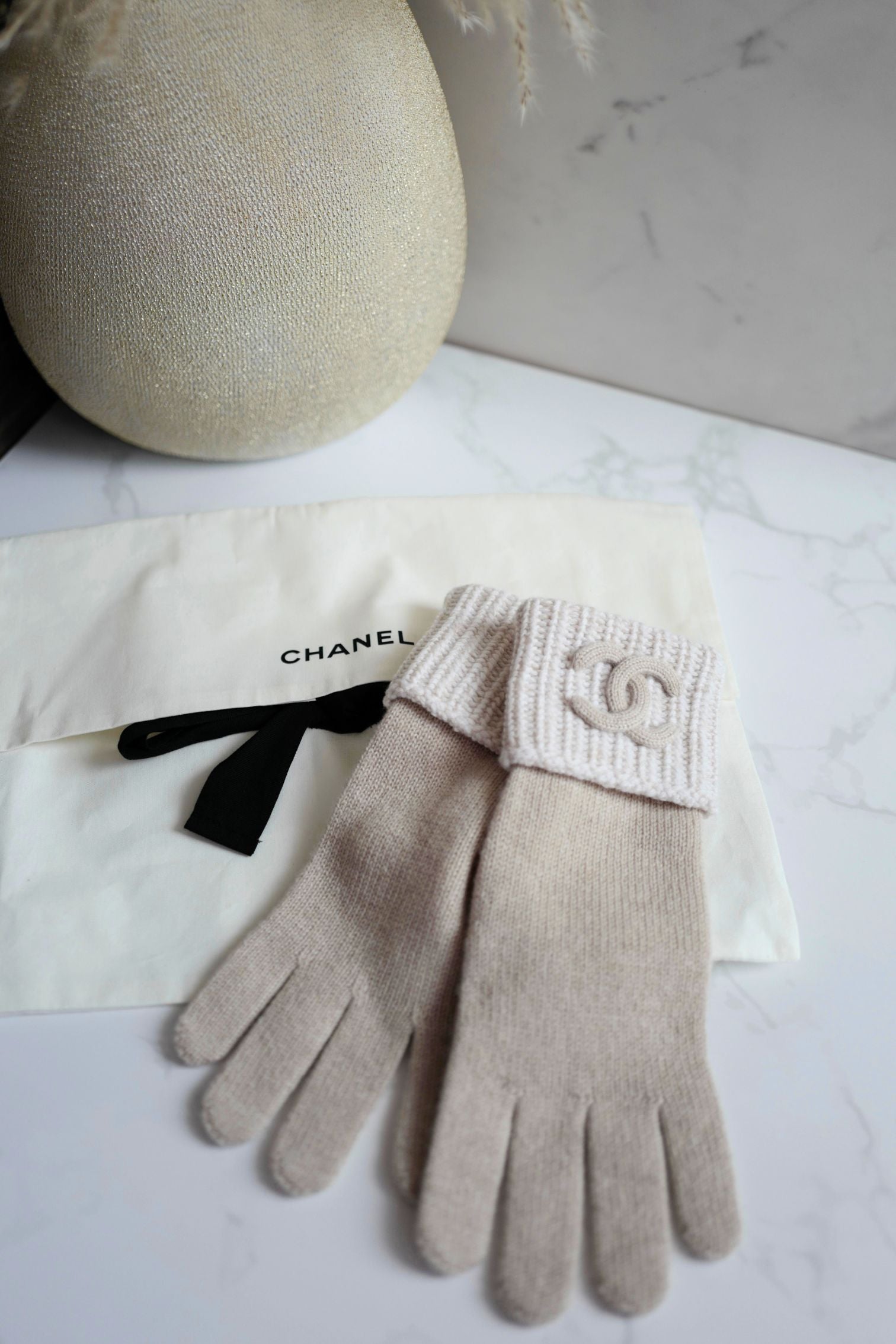 NEW Chanel Fall-Winter 2024/25 Knit Gloves CC Logo