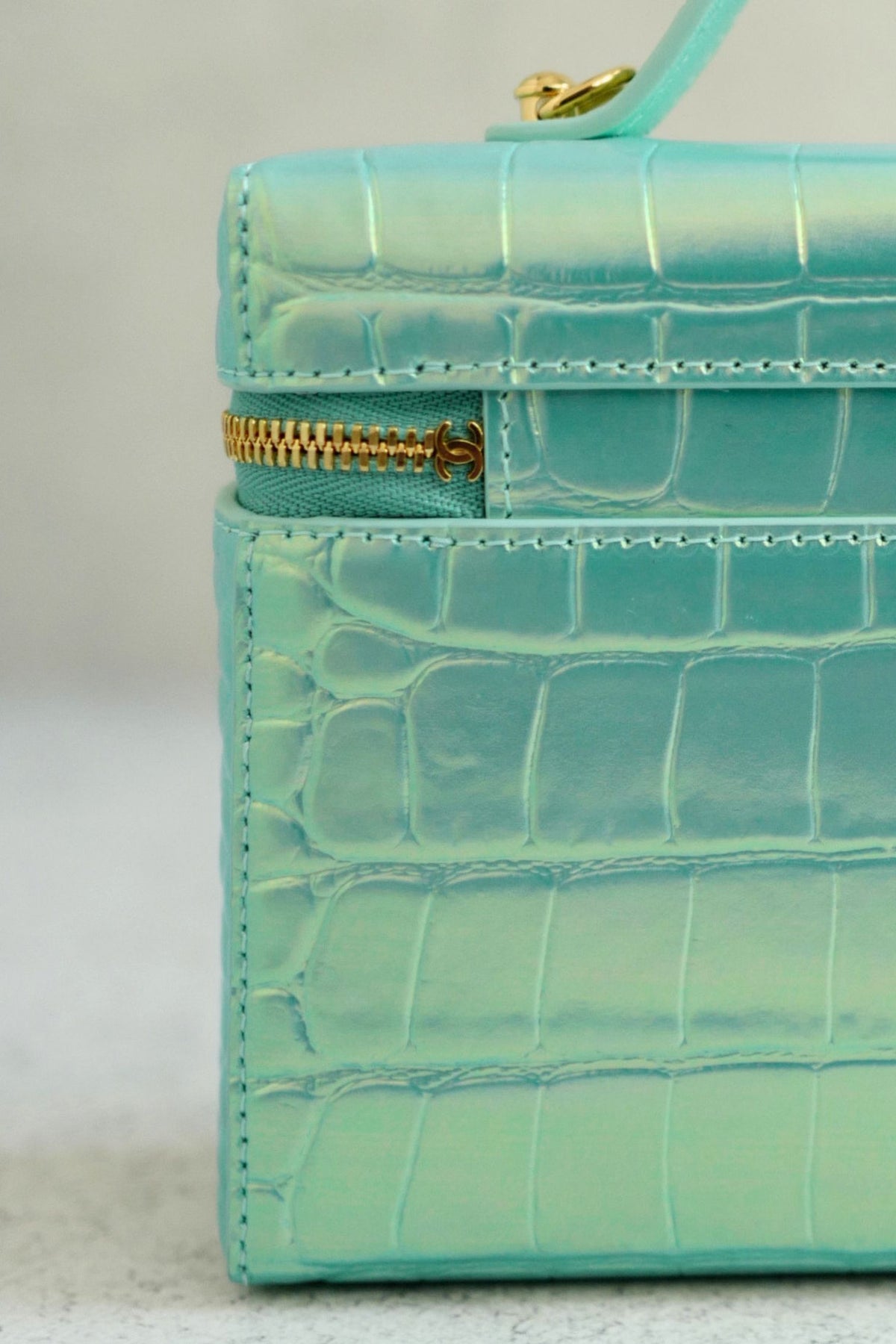 NEW Chanel 26K Vanity with Chain Turquoise Croc Embossed Iridescent Calfskin GHW
