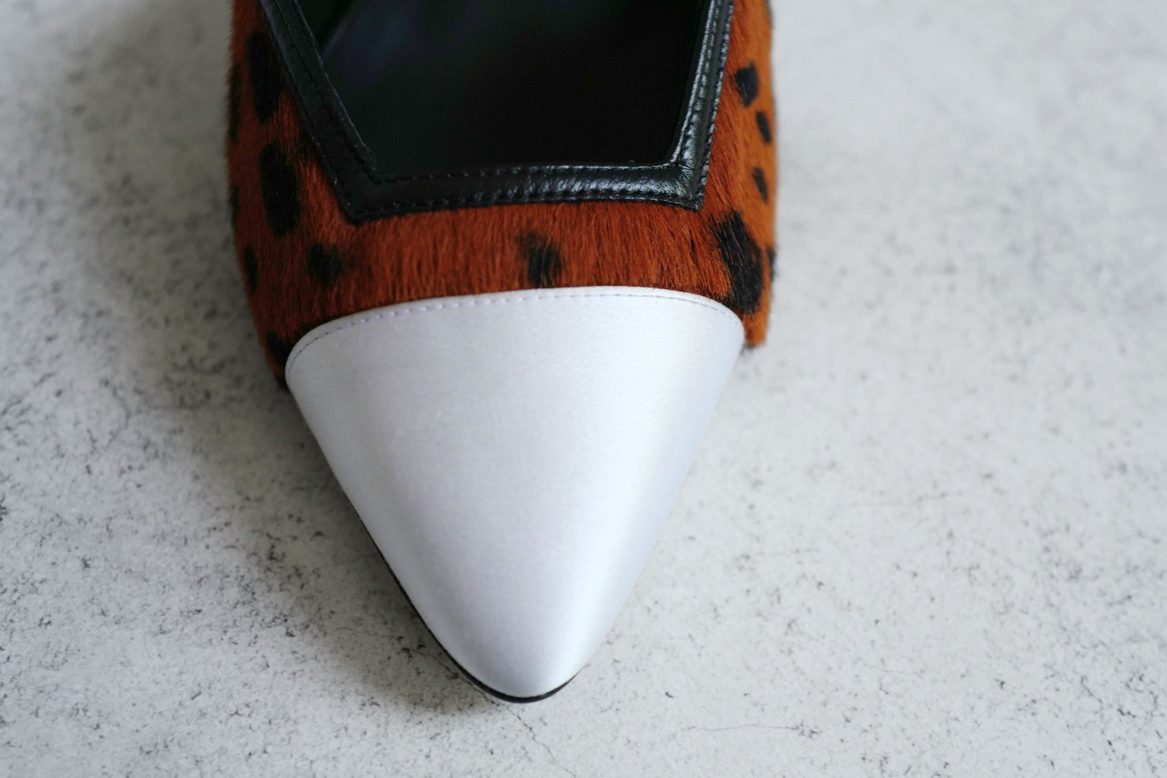 Chanel 26A Métiers d’Art Slingback Heels Brown/Black/White Leopard size 37.5