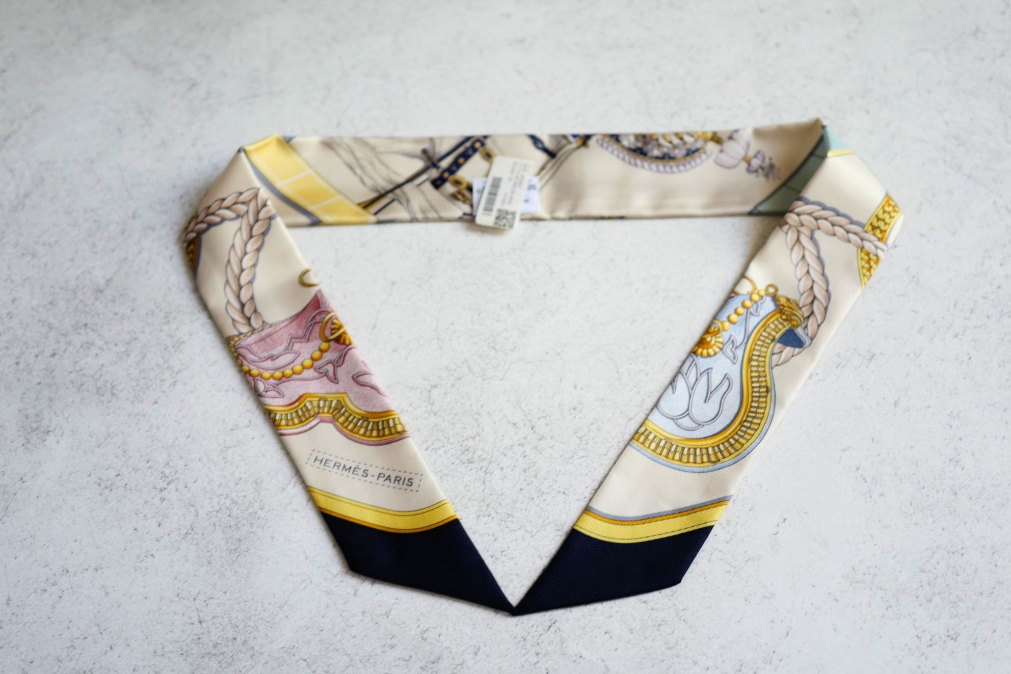 Hermès Twilly Grand Apparat Scarf Ivoire Marine Rose 100% Silk Twill