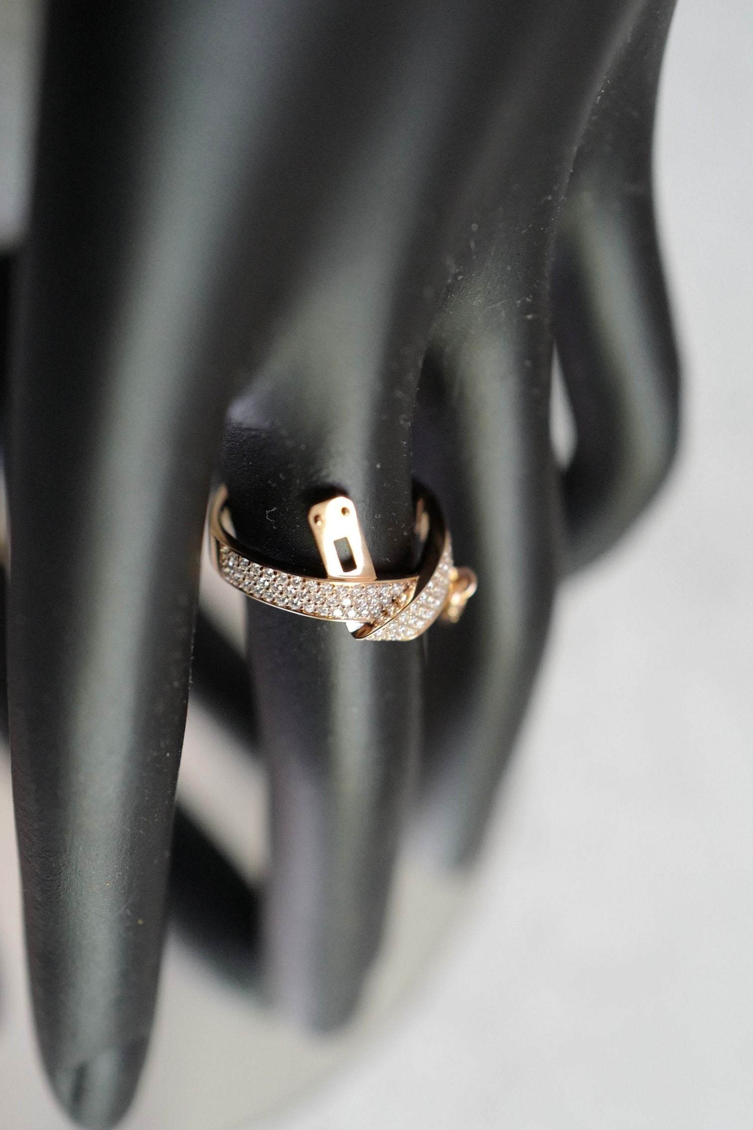 Hermès Kelly Gavroche Ring 18K Rose Gold 94 Diamonds Size 53