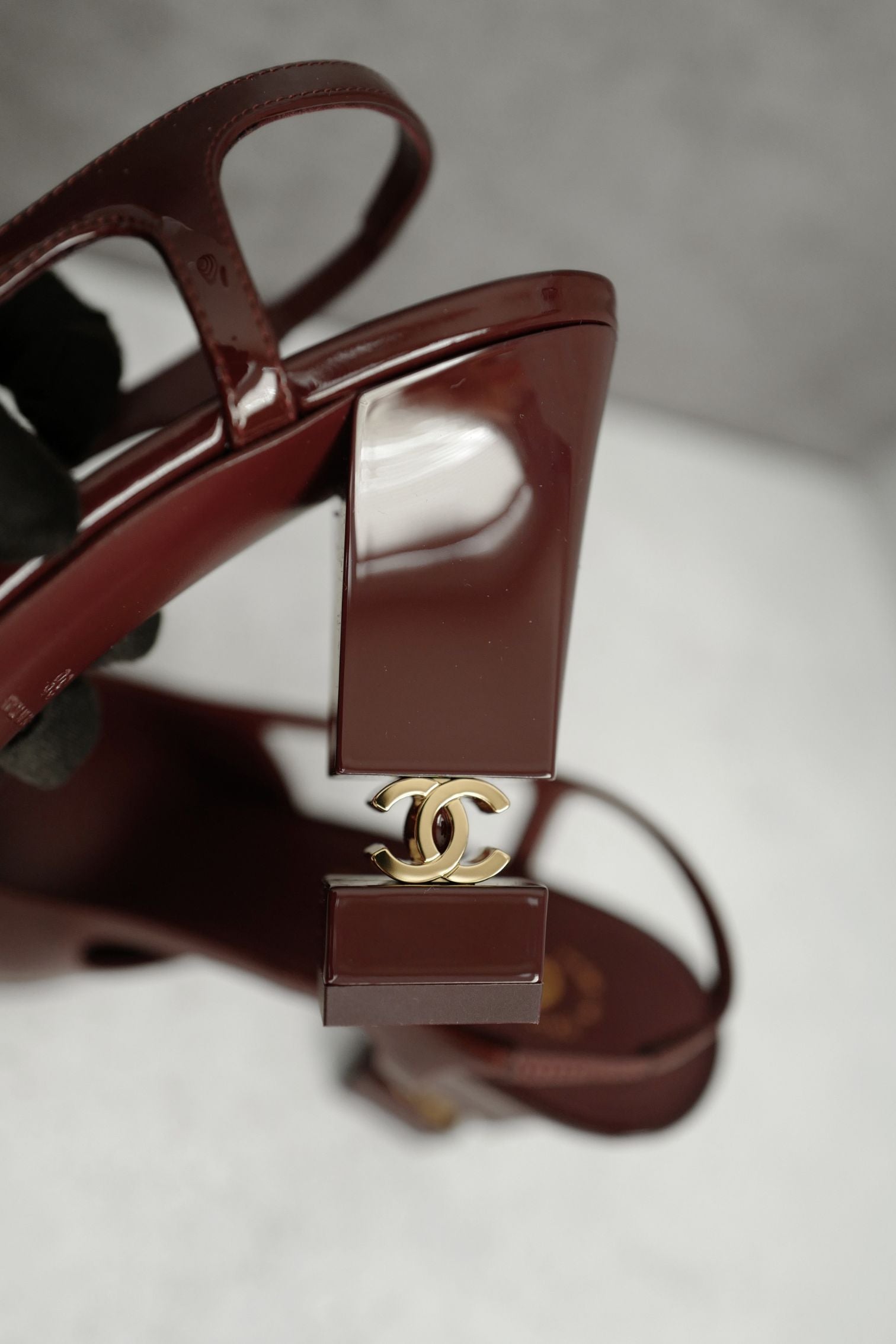 NEW Chanel 26A Métiers d’art Slingbacks Patent Calfskin Dark Burgundy Size 38