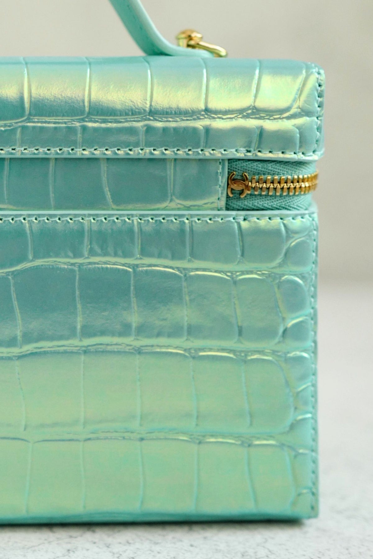 NEW Chanel 26K Vanity with Chain Turquoise Croc Embossed Iridescent Calfskin GHW