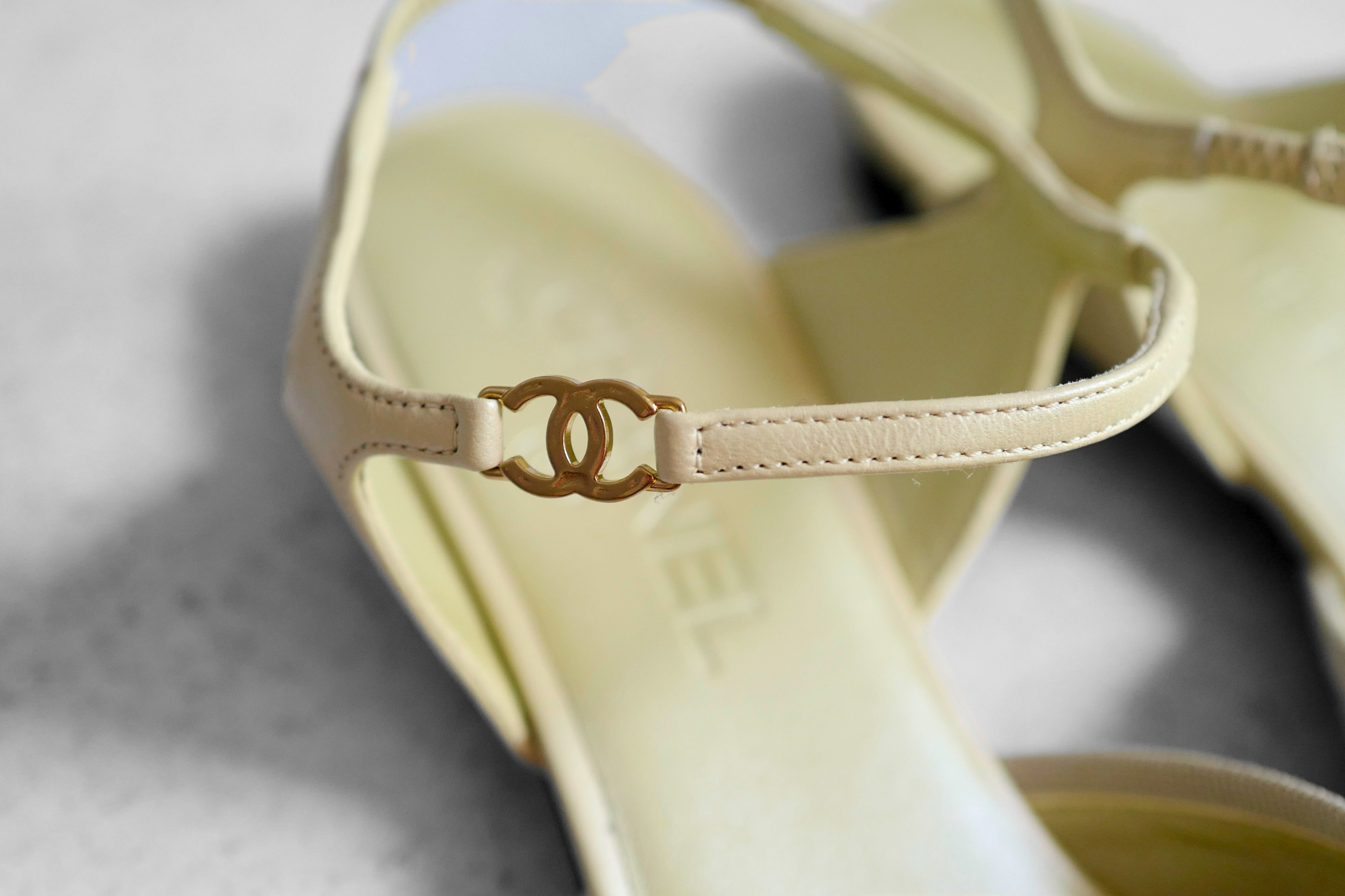 Chanel 26S Slingbacks Light Khaki Yellow Iridescent Lambskin Size 37.5