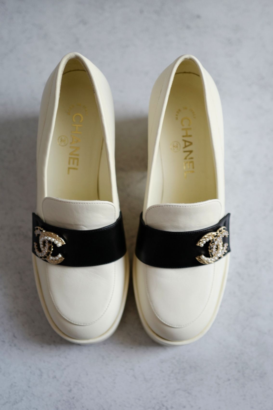 BNIB CHANEL 23C Ivory/Black Crystal CC Logo Moccasin Loafers 37.5