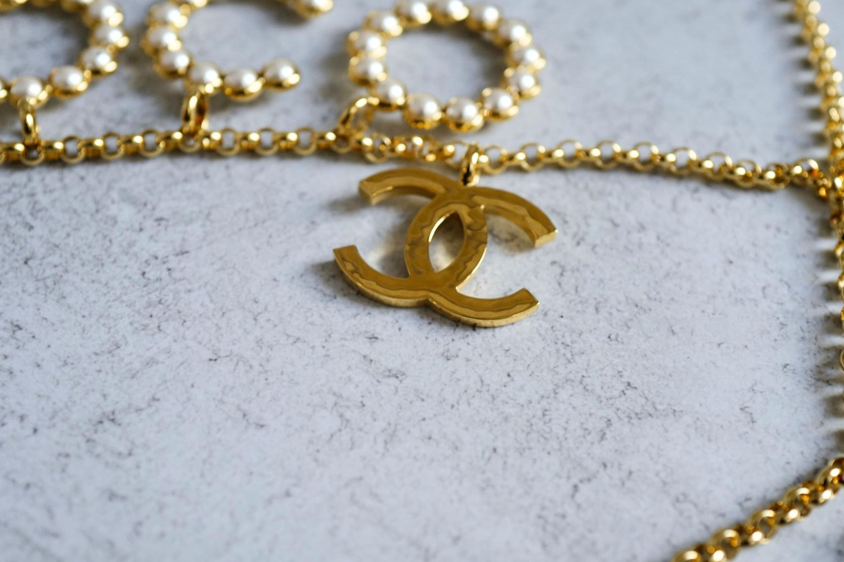 BNIB Chanel 24S Chain Belt with COCO & No 5 Pendant in Gold & Pearly White 85