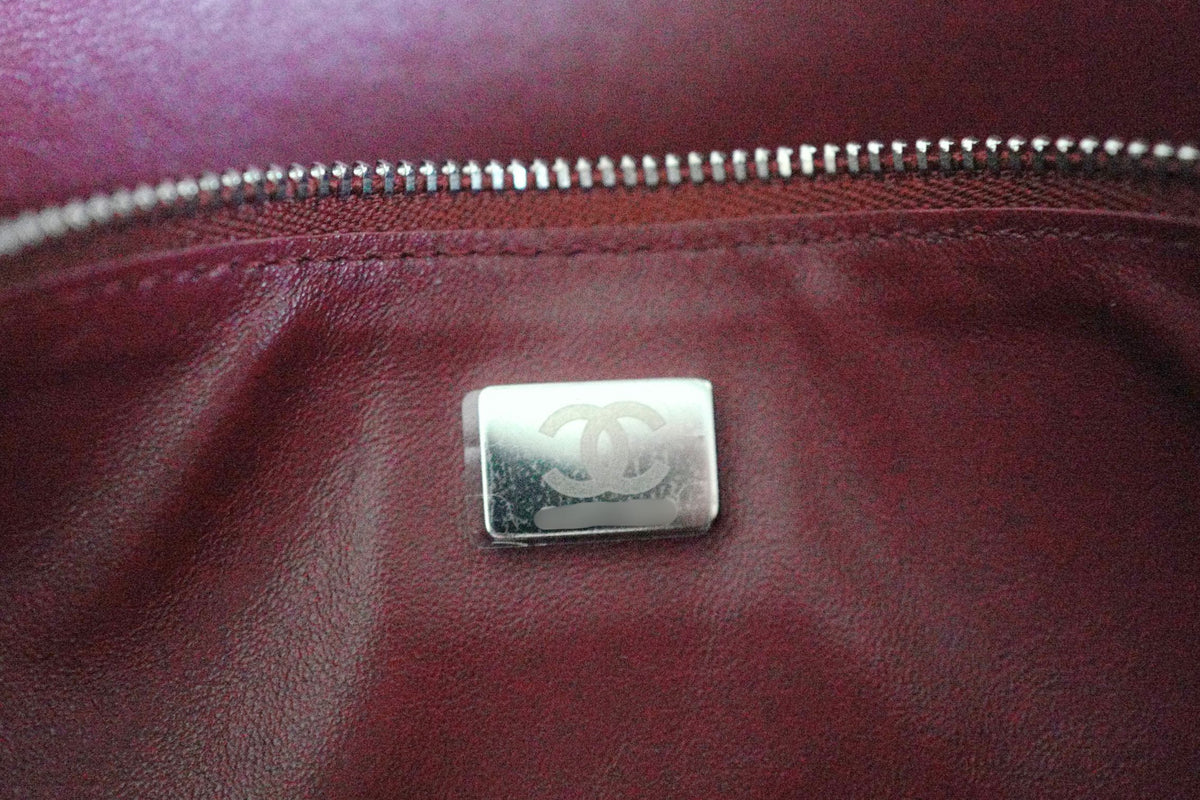 NEW Chanel 26S Maxi 32 Flapbag Black Grained Calfskin Silver Hardware