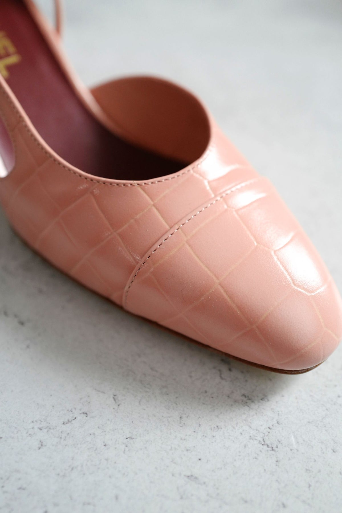 Chanel 26K Slingbacks Heels Rose Clair Croc Embossed Calfskin Size 38