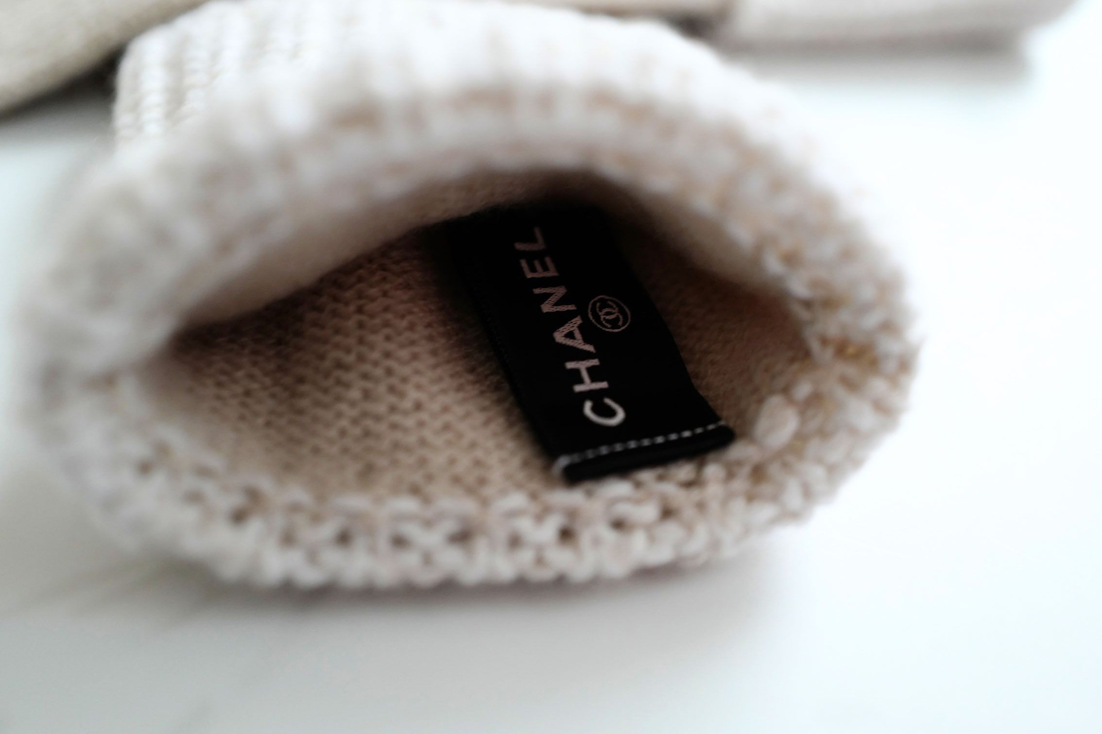 NEW Chanel Fall-Winter 2024/25 Knit Gloves CC Logo