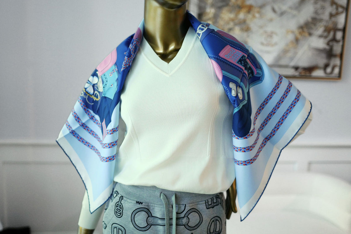 Hermes Derby 2000 Scarf 90 Bleu Ciel / Marine / Vieux Rose 100% Silk