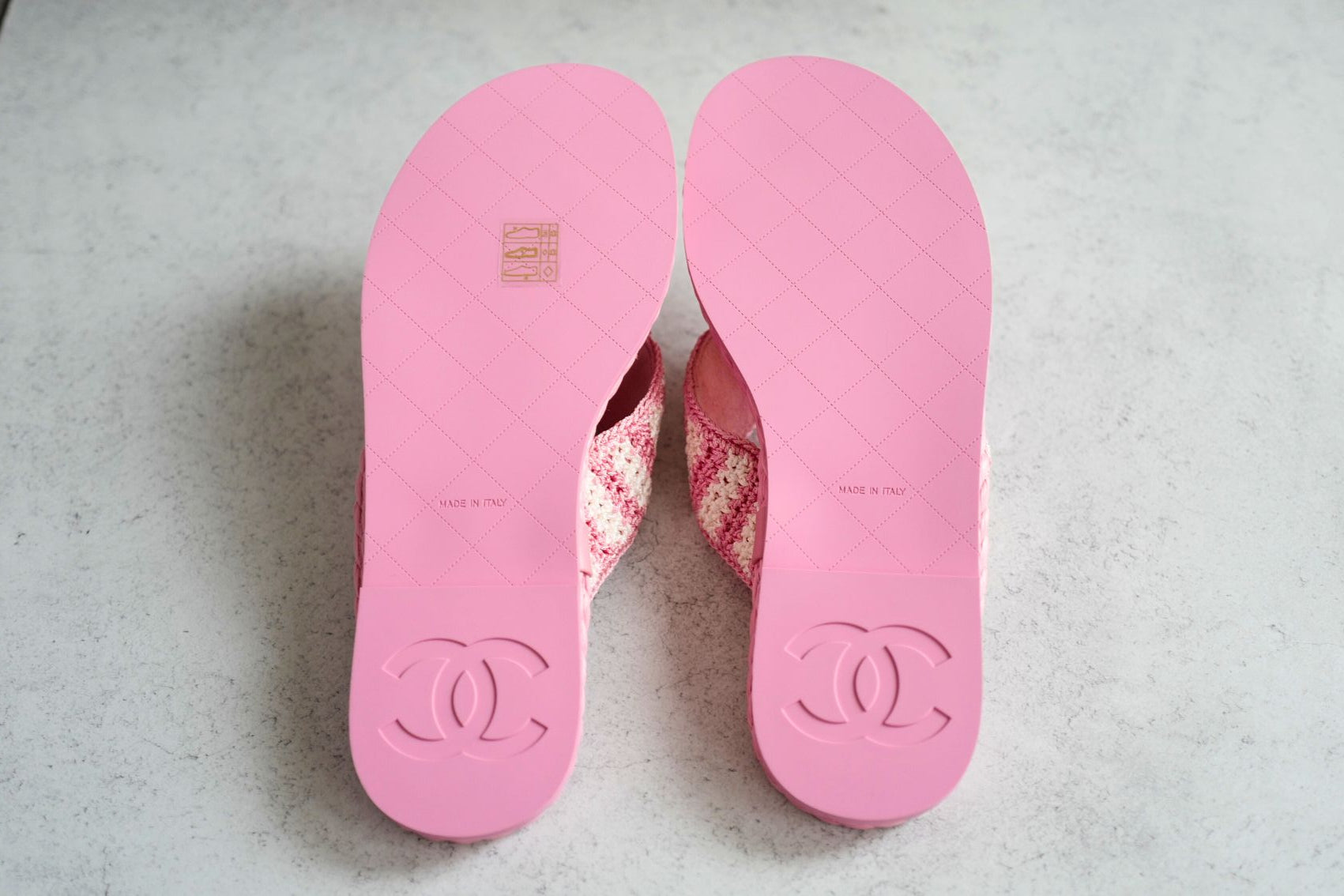 BNIB Chanel 24M Coco Neige beach Collection Pink Crochet Thong Sandal 38 NEW