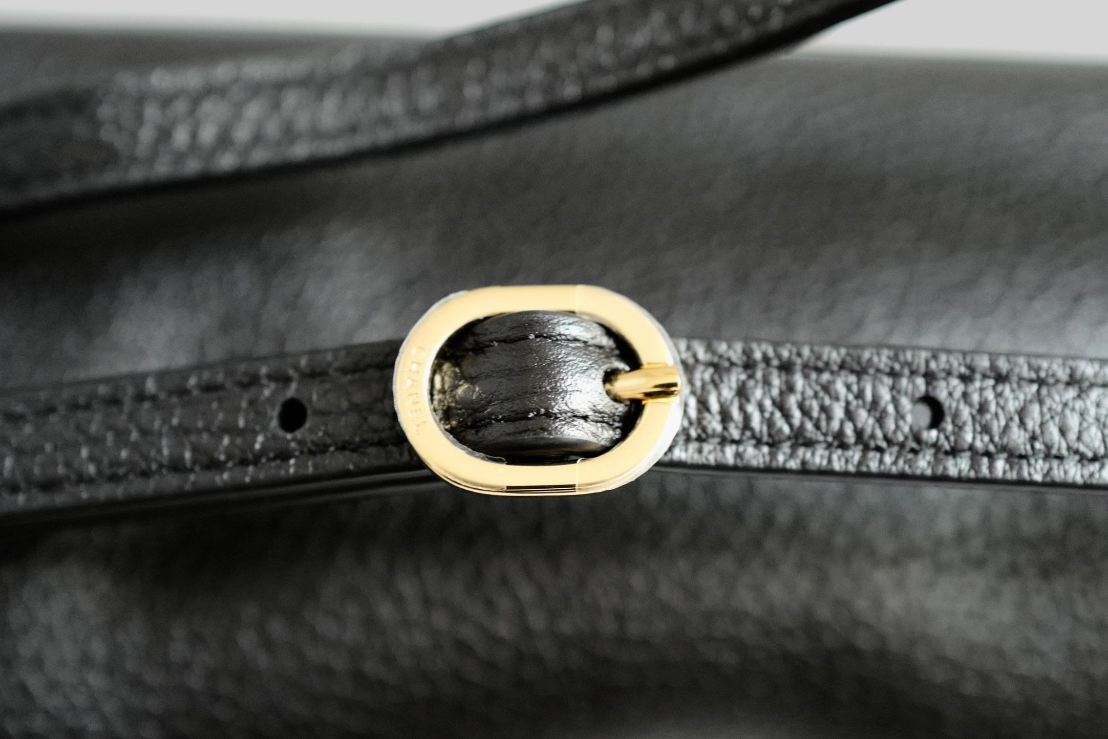 Chanel 26S Maxi 32 Flapbag "Matthieu Blazy" Black Grained Calfskin Gold Hardware