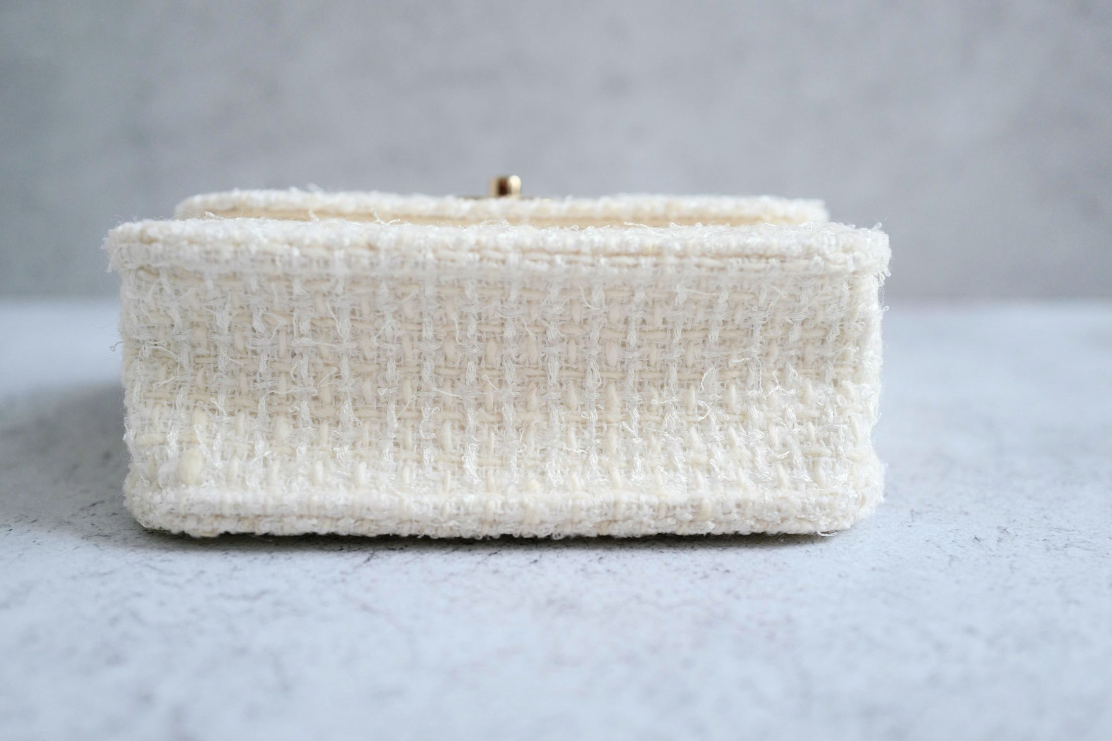 CHANEL 26C Top Handle Clutch With Chain in Tweed Pearl Ecru White Gold Hardware