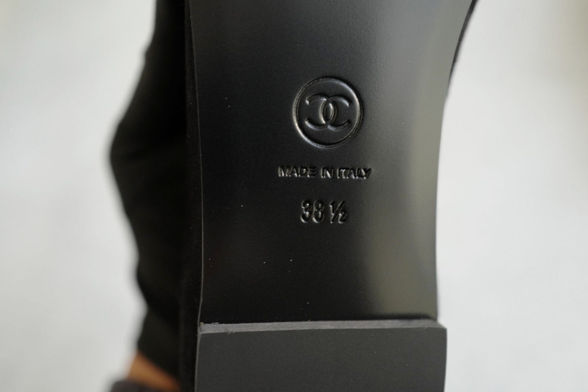 NEW Chanel 26K Flat Shoes Mary Jane  Black White Suede Goat &Calfskin Size 38.5