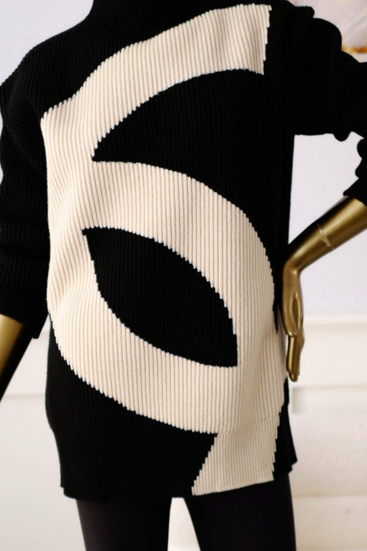 NEW Chanel 26N Coco Neige Sweater Pullover Black Ecru Wool Cashmere Size 34