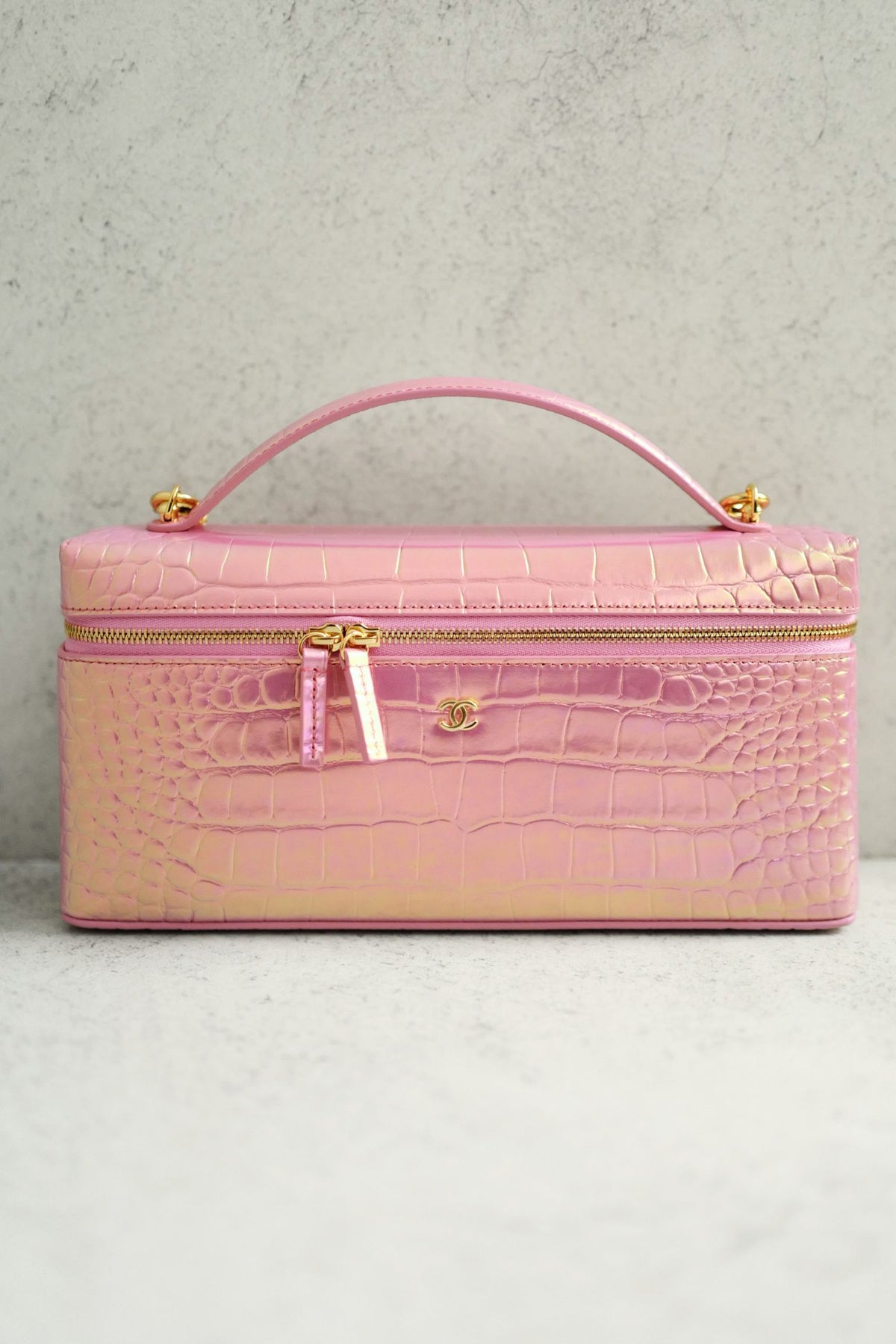 NEW Chanel 26K Vanity with Chain Rose Crocodile Embossed Calfskin Leather GHW