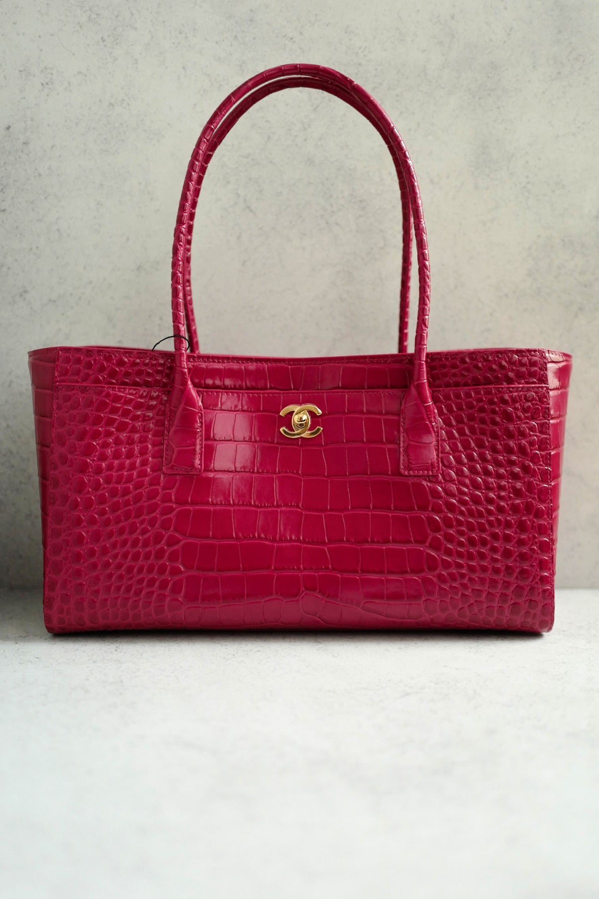 NEW Chanel 26K Matthieu Blazy's Small Tote Fuchsia Croc Embossed Calfskin GHW